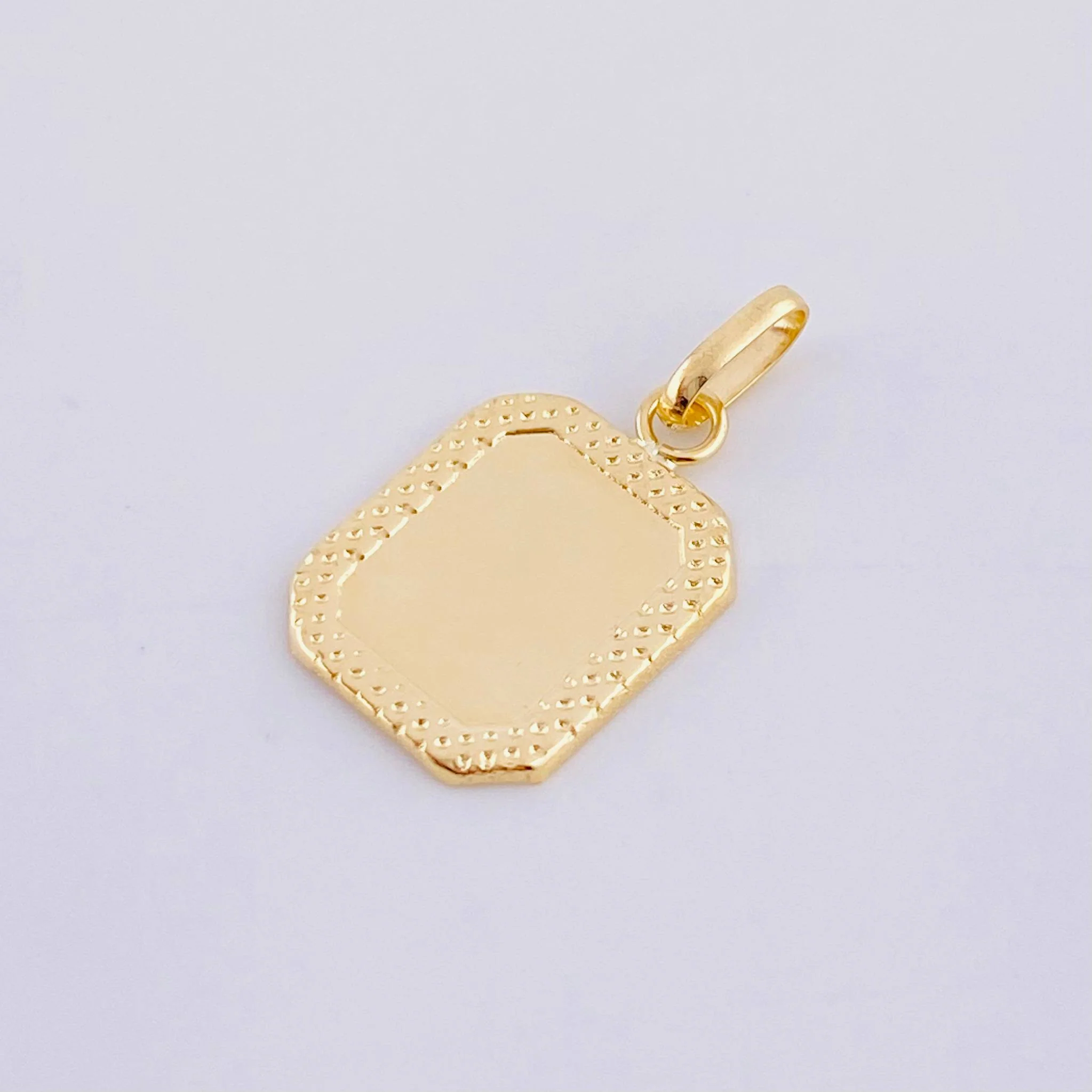 Dije Placa Marco Bordeado 0.55 g / 2 cm Oro Amarillo 18K - Image 3