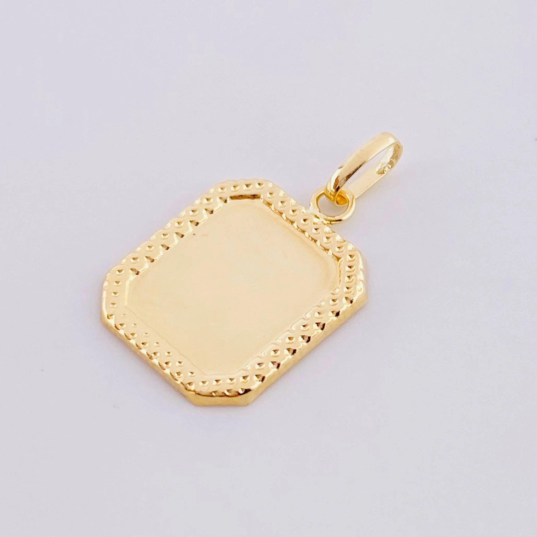 Dije Placa Marco Bordeado 0.75 g / 2.3 cm Oro Amarillo 18K - Image 3