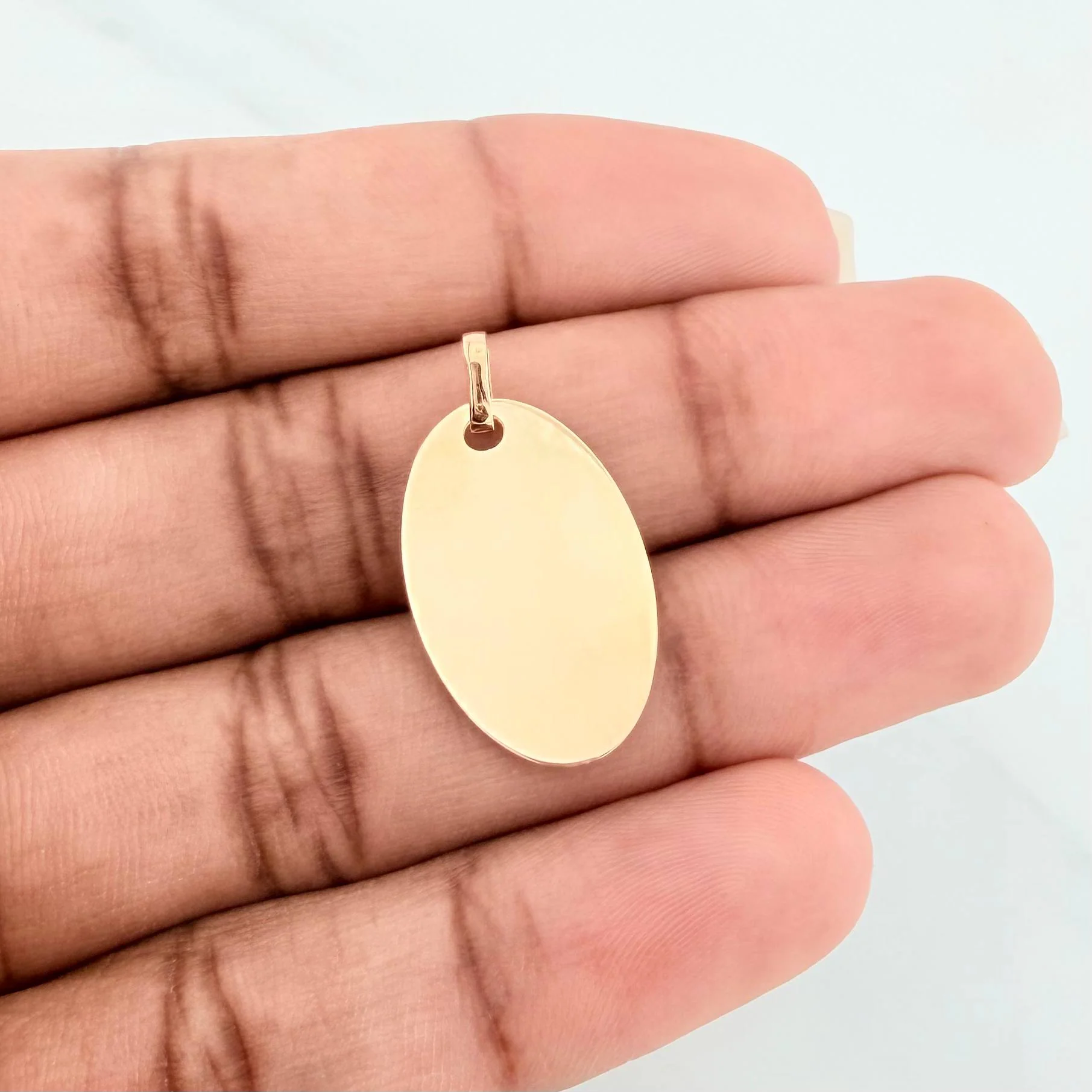 Dije Placa Ovalada 1.2 g / 2.6 cm Oro Amarillo 18K - Image 4