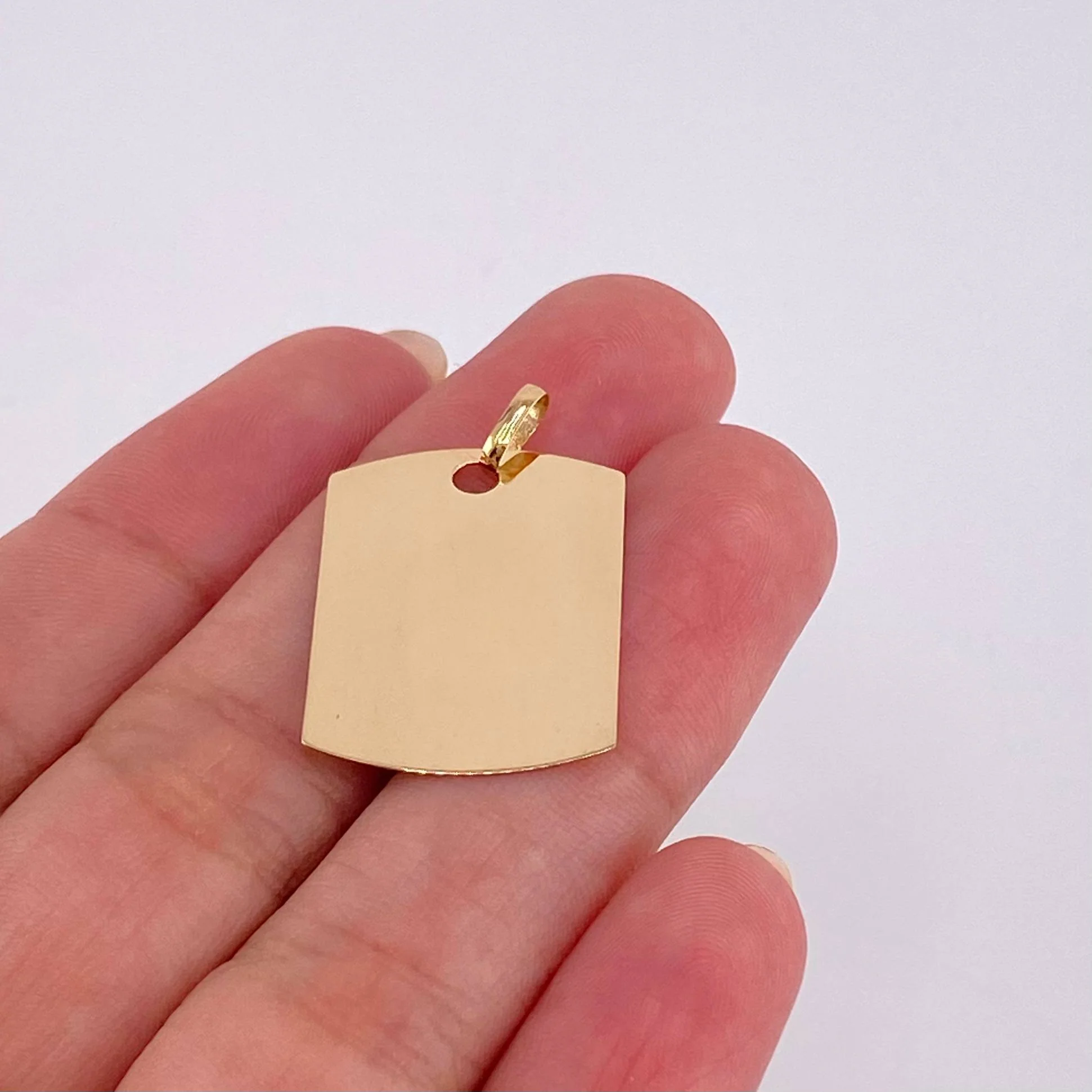 Dije Placa Ovalada 1.8 g / 2.8 cm Oro Amarillo 18K - Image 3