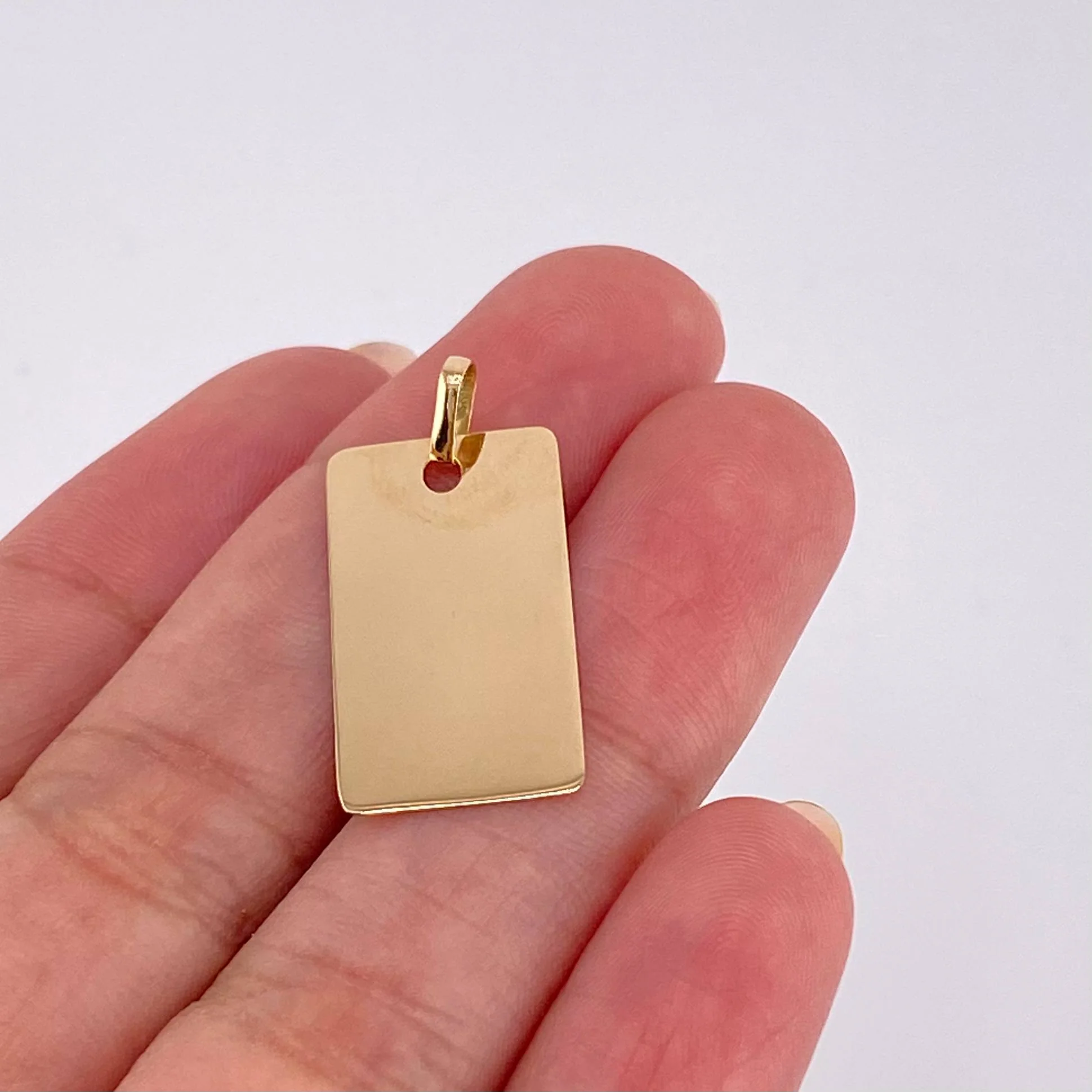 Dije Placa Rectangular 1.1 g / 2.2 cm Oro Amarillo 18K - Image 3