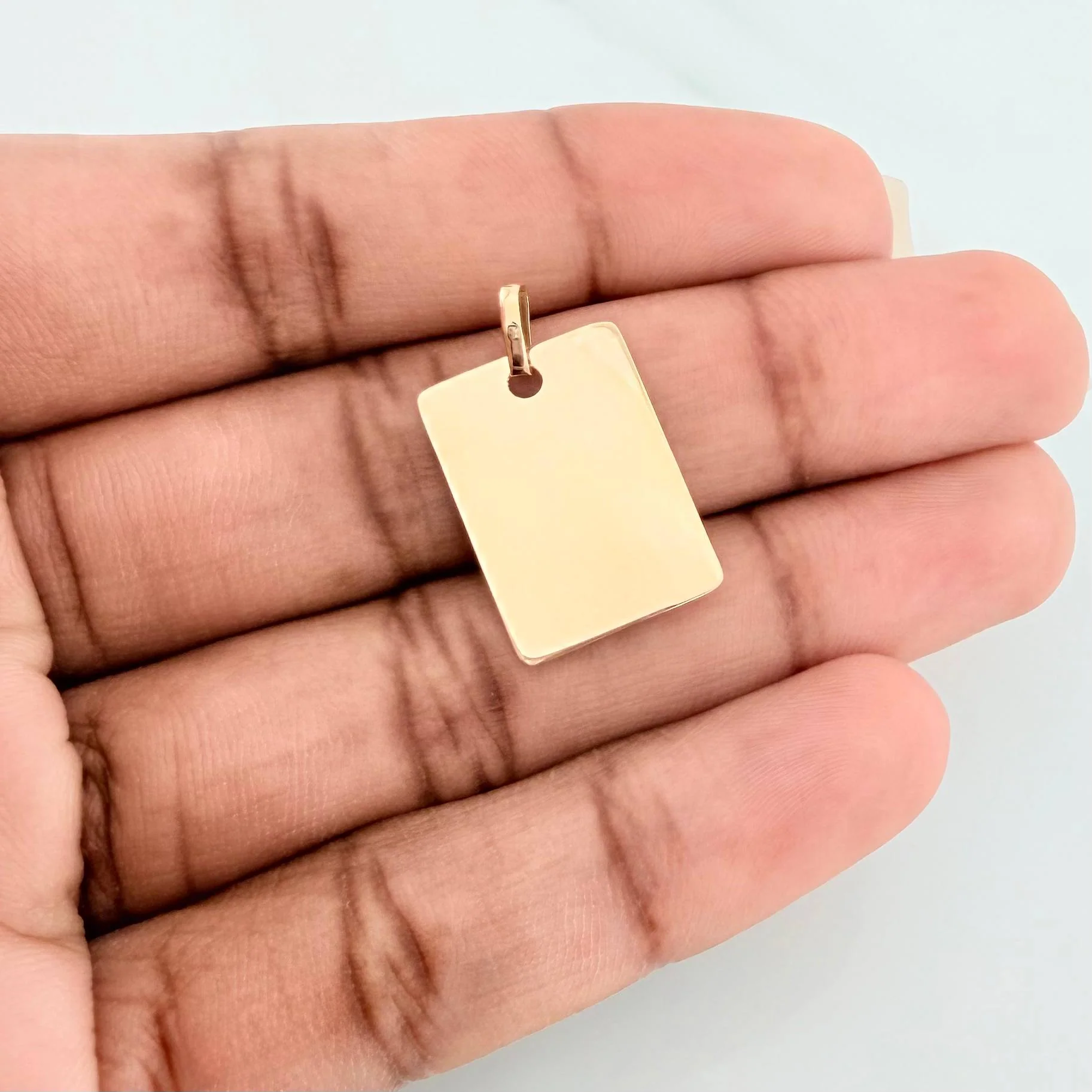 Dije Placa Rectangular 1.15 g / 2.3 cm Oro Amarillo 18K - Image 4