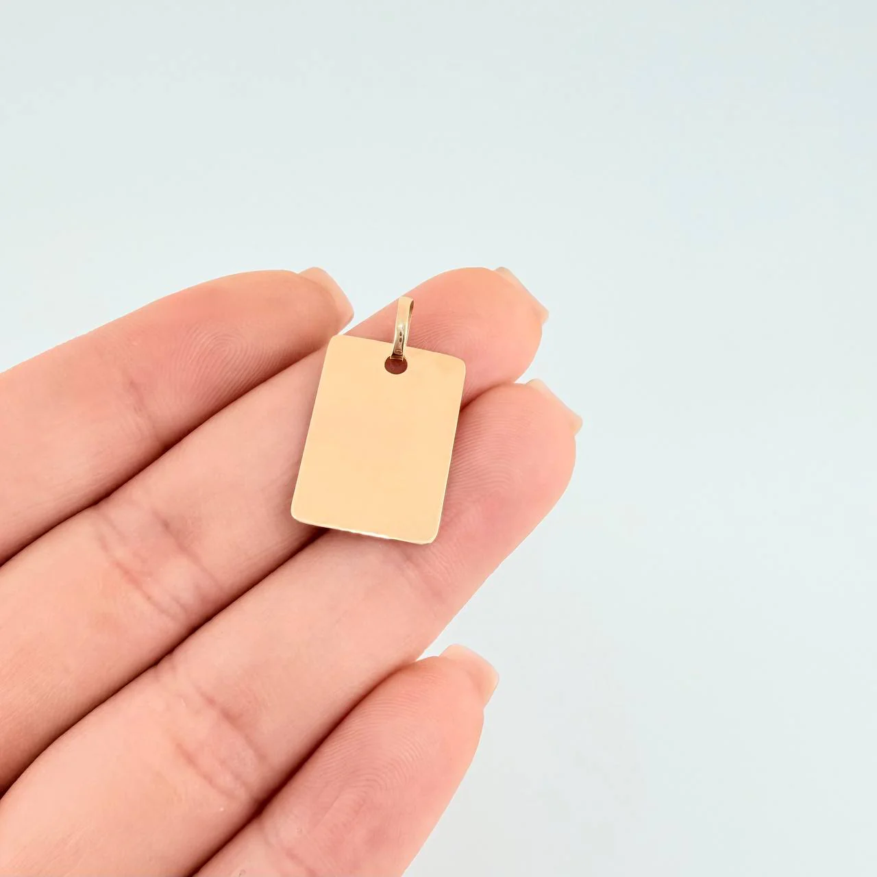Dije Placa Rectangular 1.2 g / 2.4 cm Oro Amarillo 18K - Image 4