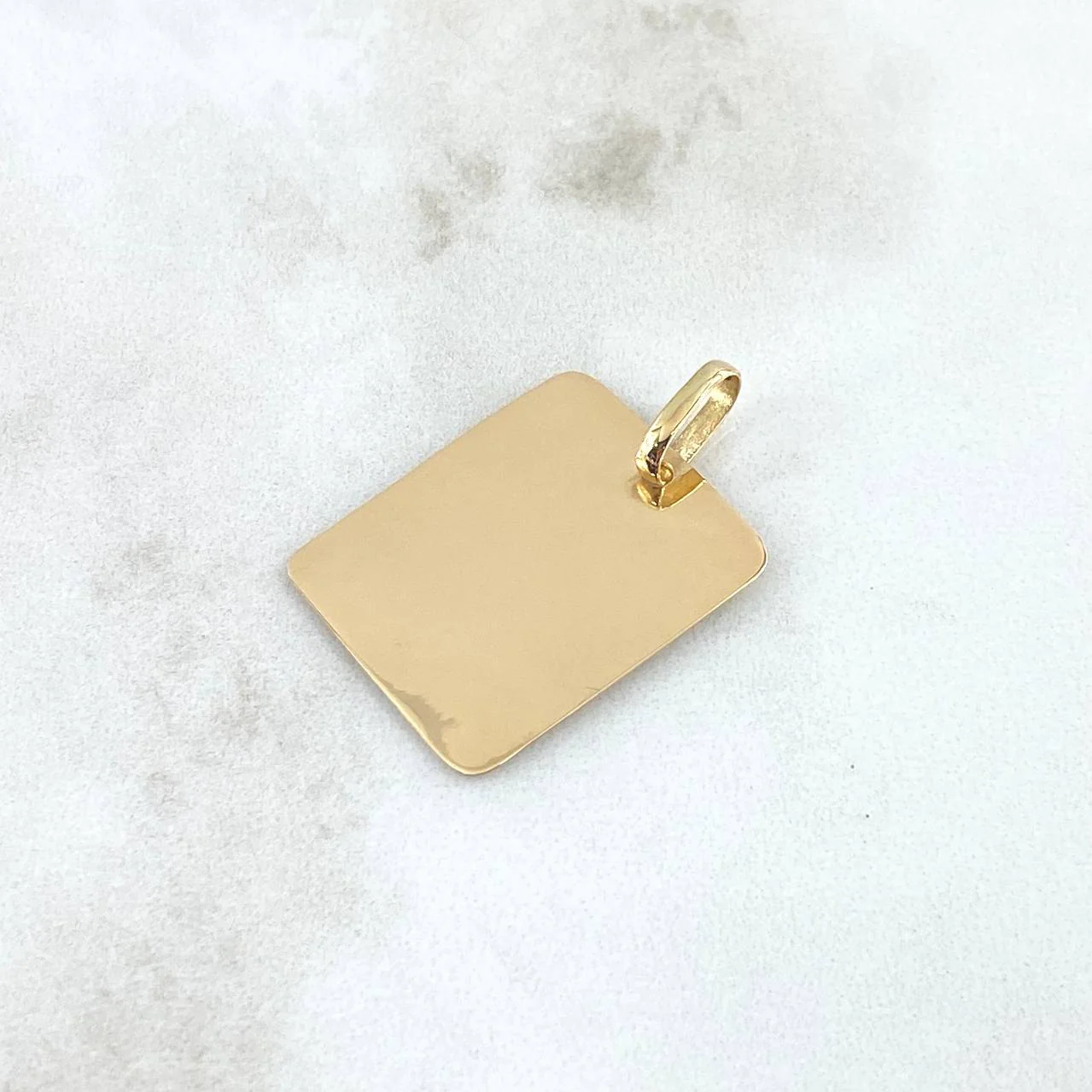 Dije Placa Rectangular 1.35 g / 2.4 cm Oro Amarillo 18K - Image 2