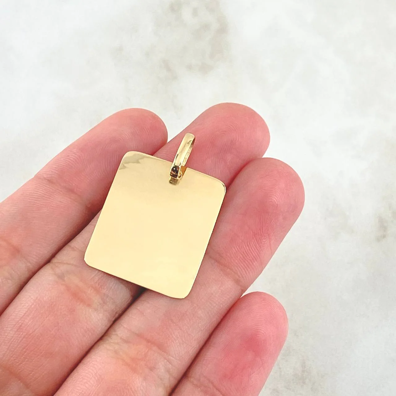 Dije Placa Rectangular 1.4 g / 2.4 cm Oro Amarillo 18K - Image 3
