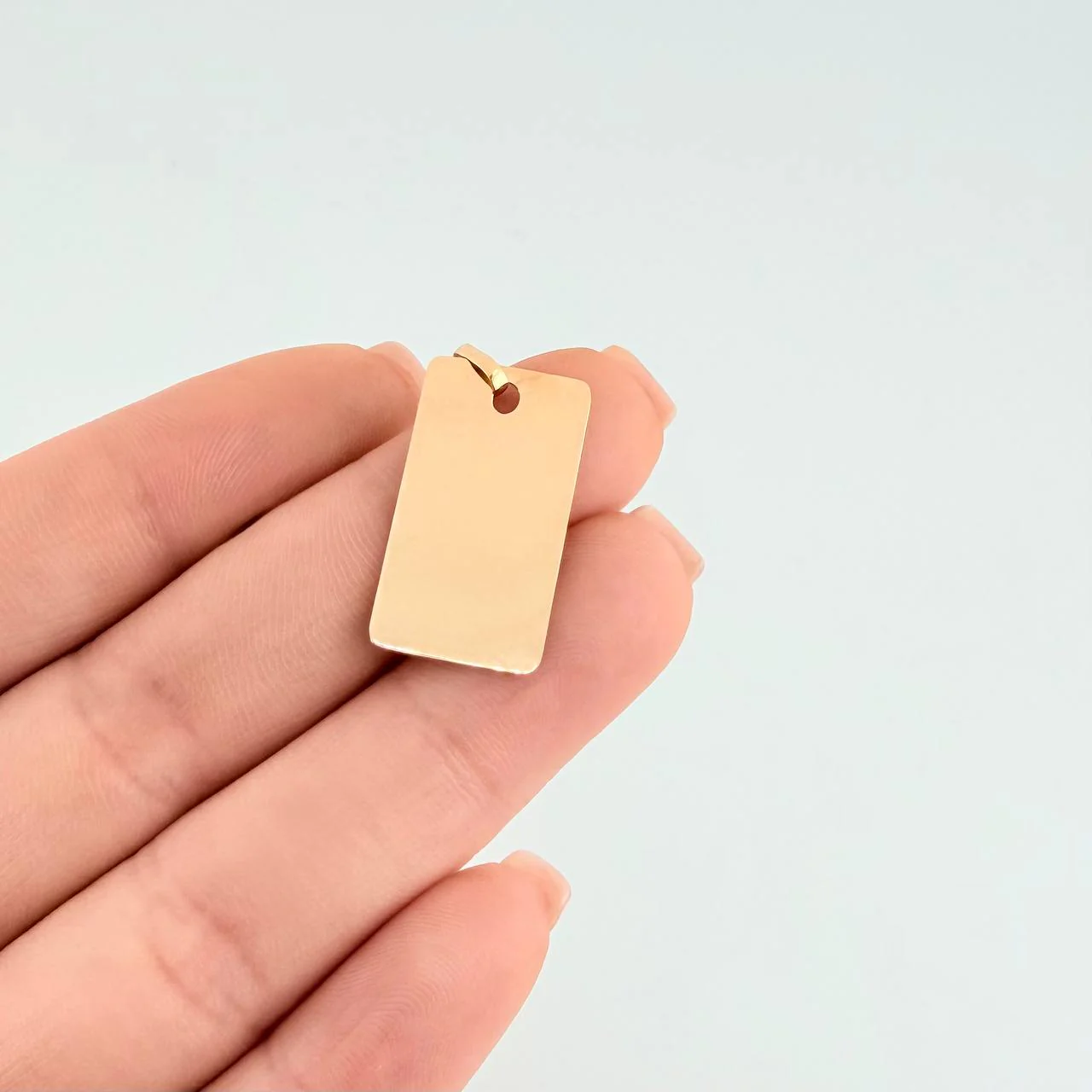 Dije Placa Rectangular 1.45 g / 2.7 cm Oro Amarillo 18K - Image 4