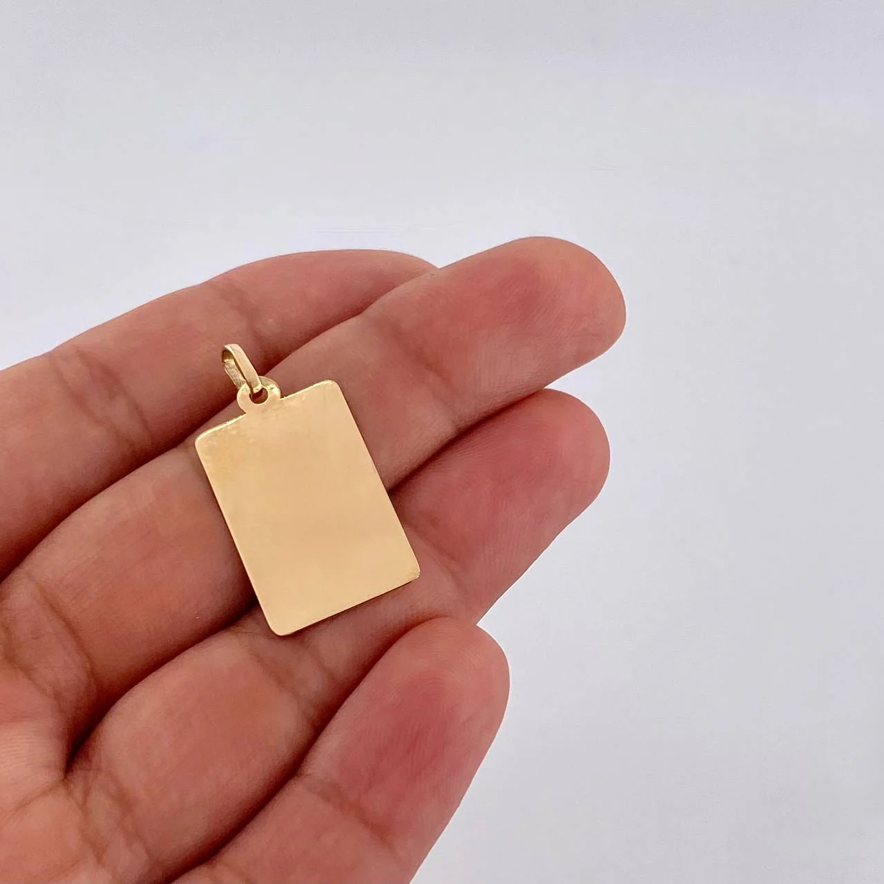 Dije Placa Rectangular 1.5 g / 2.9 cm Oro Amarillo 18K - Image 4