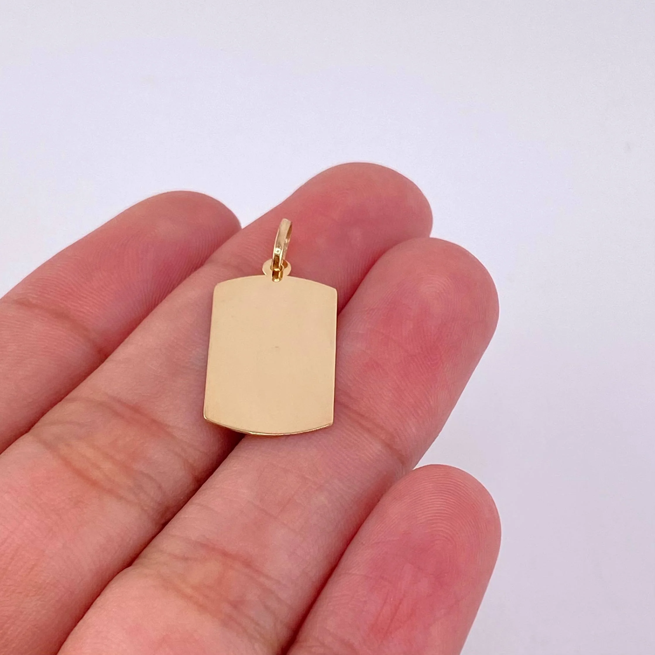 Dije Placa Rectangular Ovalada 0.75g / 2.5cm Oro Amarillo 18K - Image 4