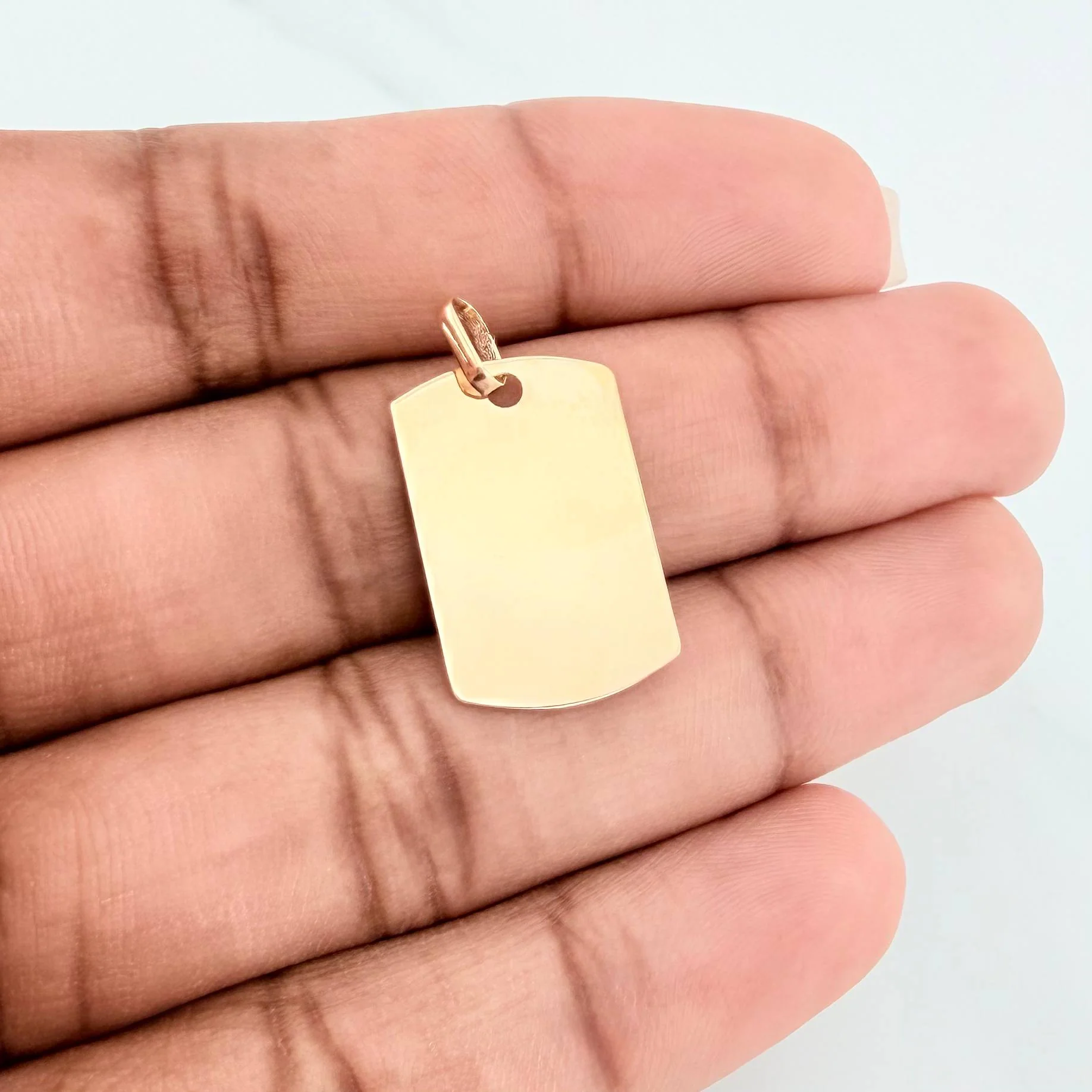 Dije Placa Rectangular Ovalada 1.1 g / 2.5 cm Oro Amarillo 18K - Image 4