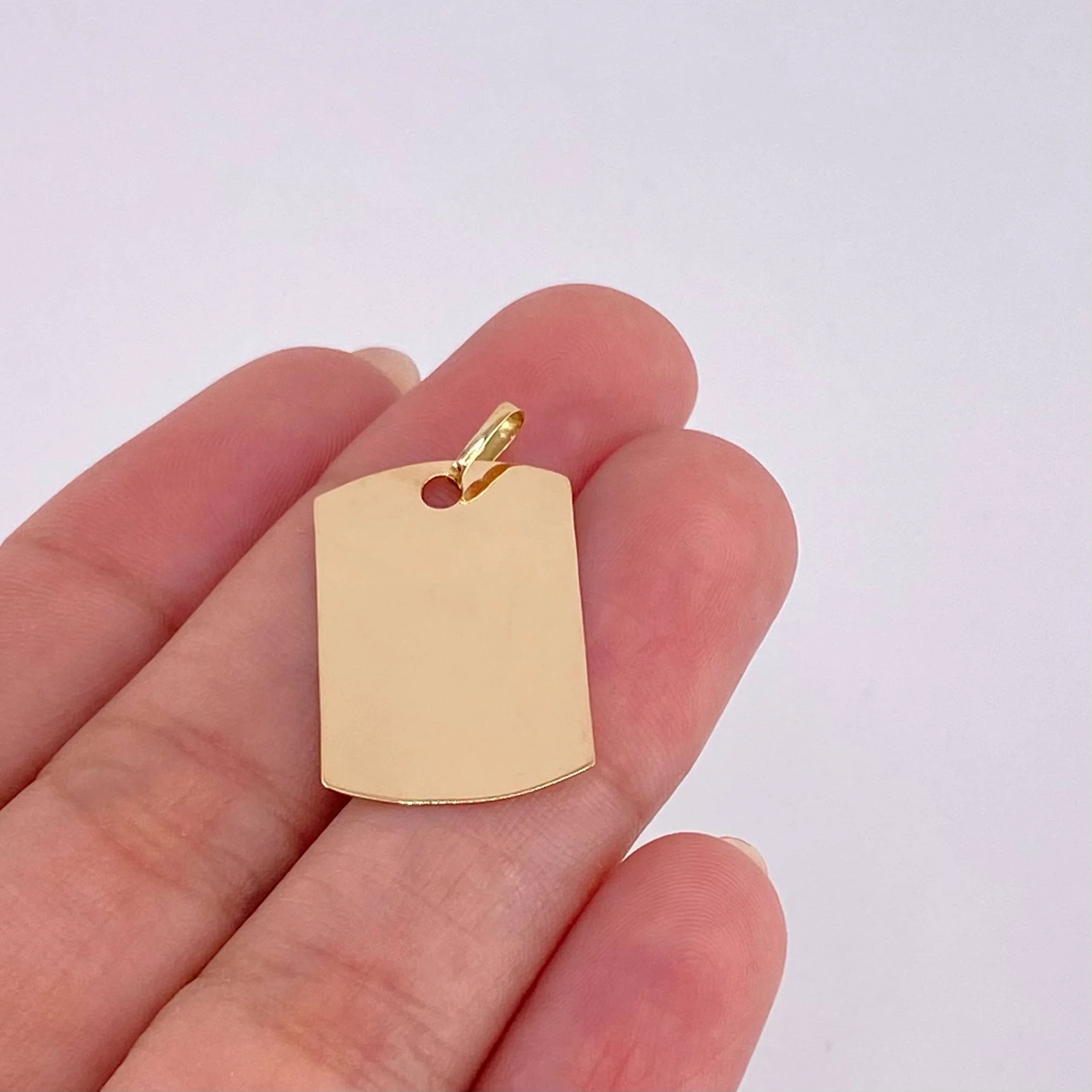 Dije Placa Rectangular Ovalada 1.45 g / 3 cm Oro Amarillo 18K - Image 3