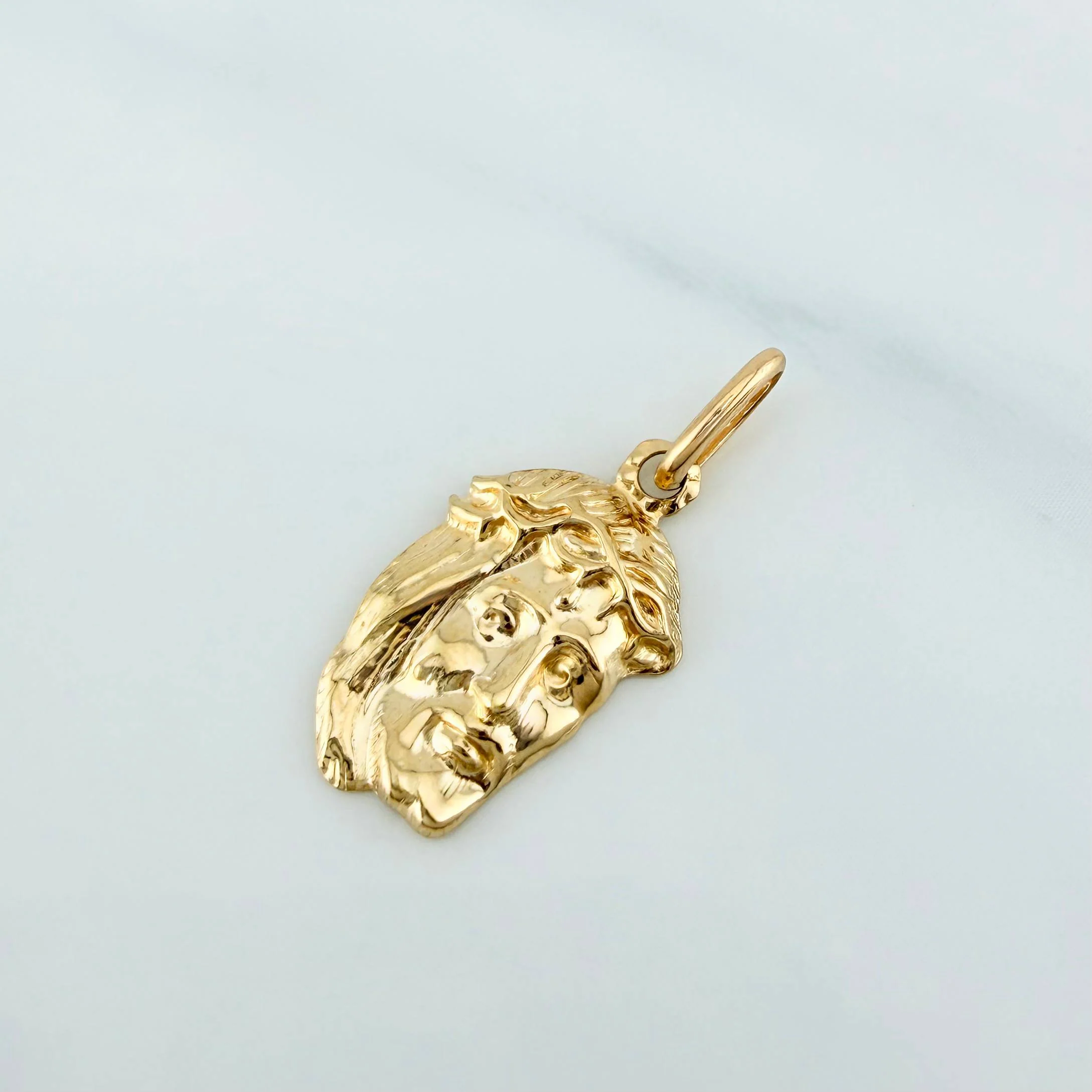 Dije Rostro Cristo 0.85 g / 2.2 cm Oro Amarillo 18K - Image 2