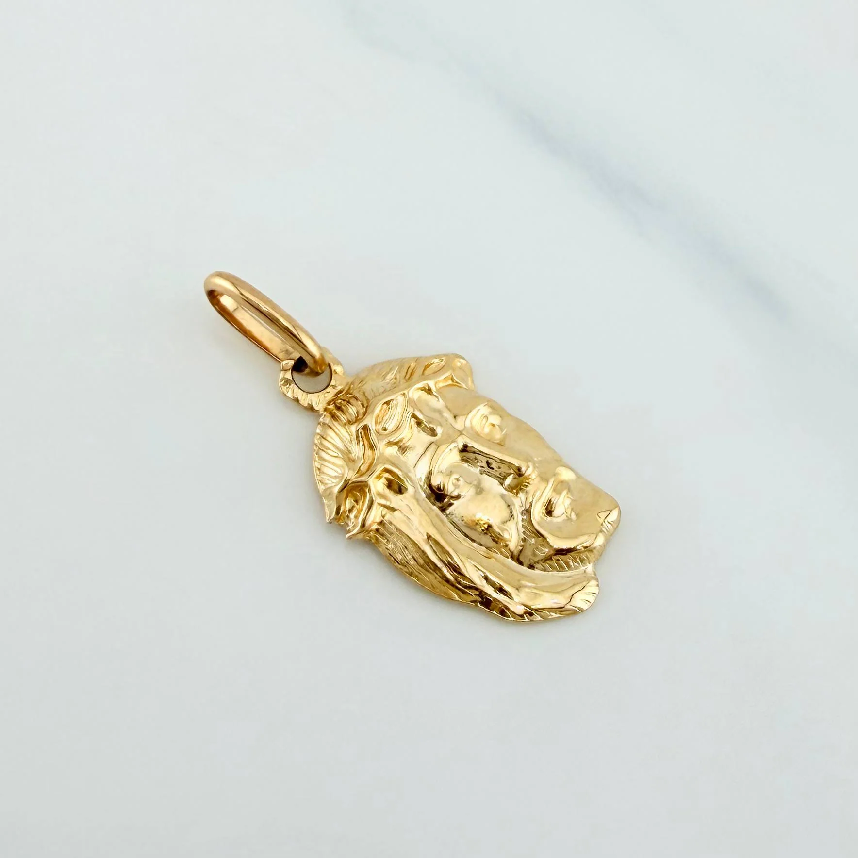 Dije Rostro Cristo 0.85 g / 2.2 cm Oro Amarillo 18K - Image 3