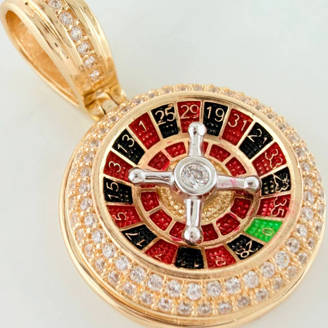 Dije Ruleta 6.6gr / 3cm / Dos Oros Amarillo Blanco 18K % - Image 4