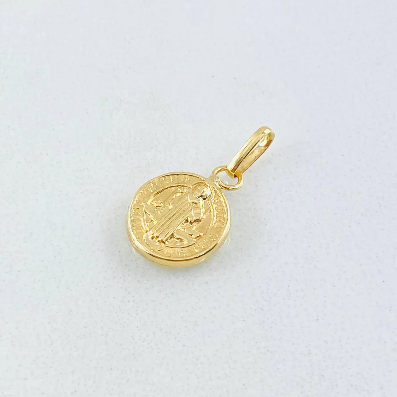 Dije San Benito 0.35 g / 1.5 cm Oro Amarillo 18K - Image 2