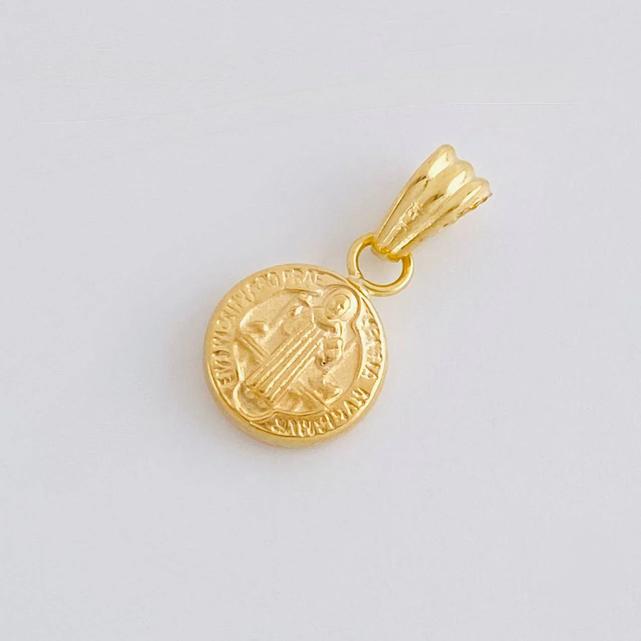 Dije San Benito 0.45 g / 1.5 cm Oro Amarillo 18K - Image 3