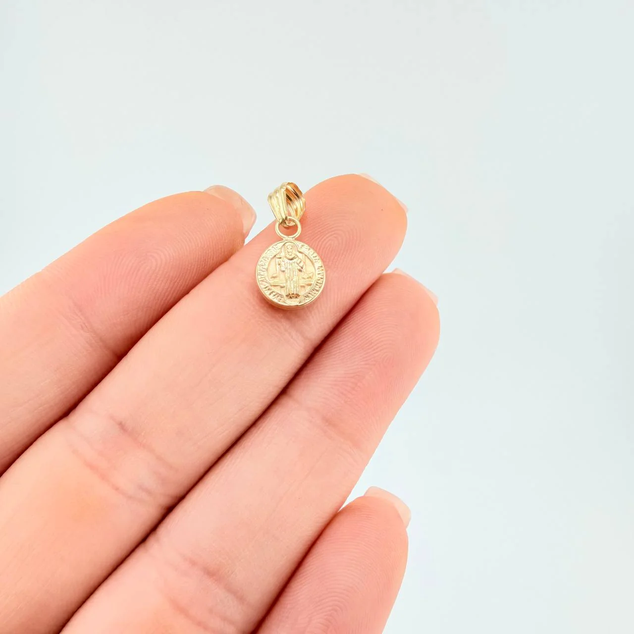 Dije San Benito 0.45 g / 1.5 cm Oro Amarillo 18K - Image 5