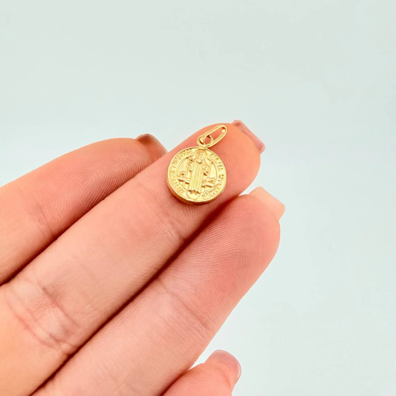 Dije San Benito 0.5 g / 1.9 cm Oro Amarillo 18K - Image 5