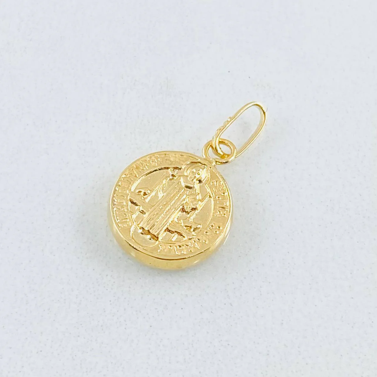 Dije San Benito 0.55 g / 1.8 cm Oro Amarillo 18K - Image 3