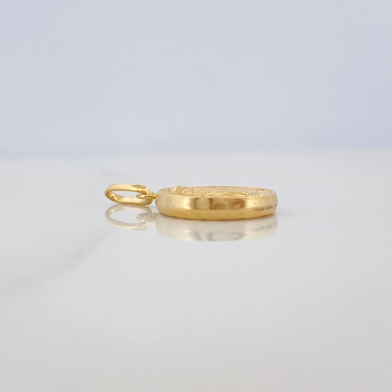 Dije San Benito 0.55gr / 1.8cm / Oro Amarillo 18K % - Image 2