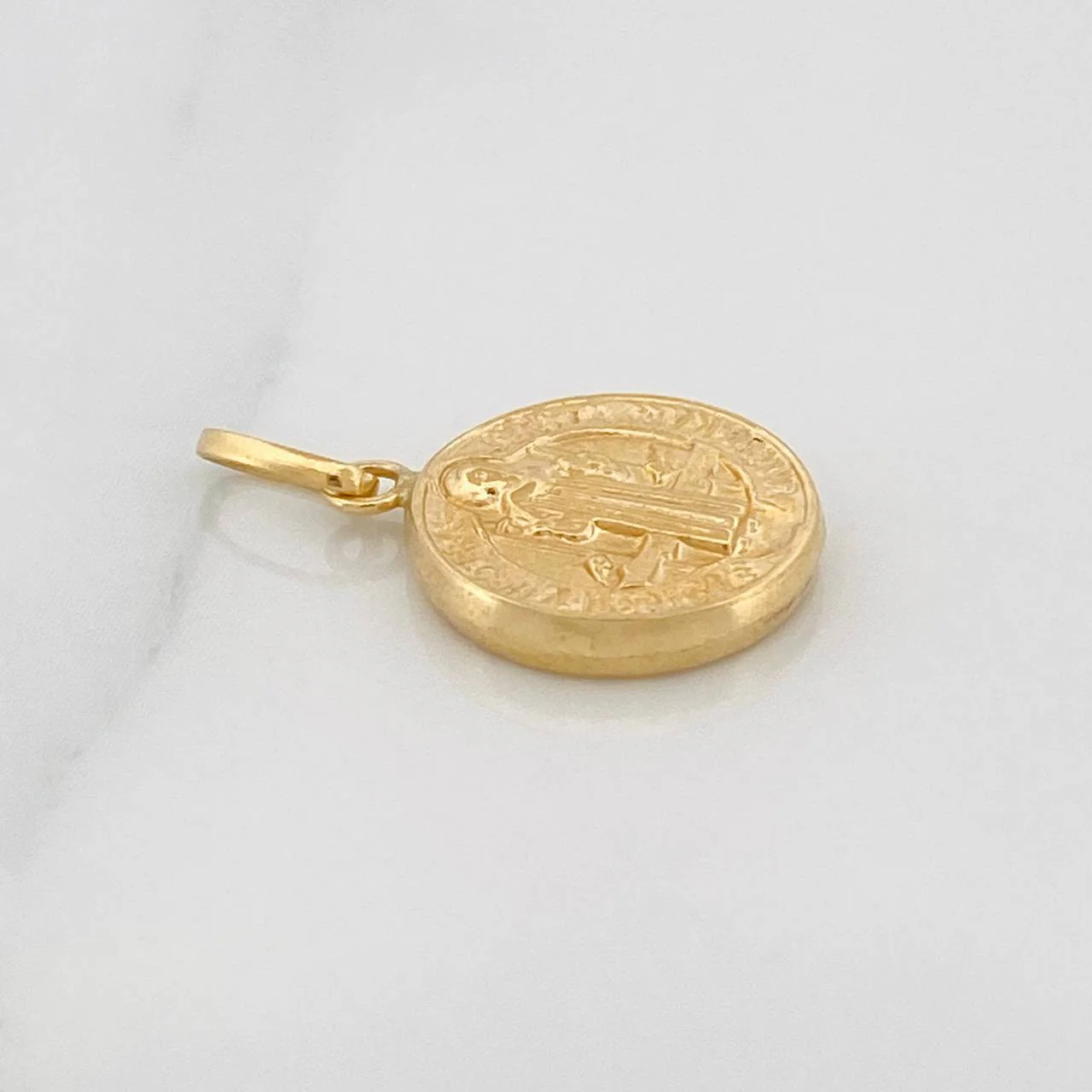 Dije San Benito 0.55gr / 1.8cm / Oro Amarillo 18K % - Image 3