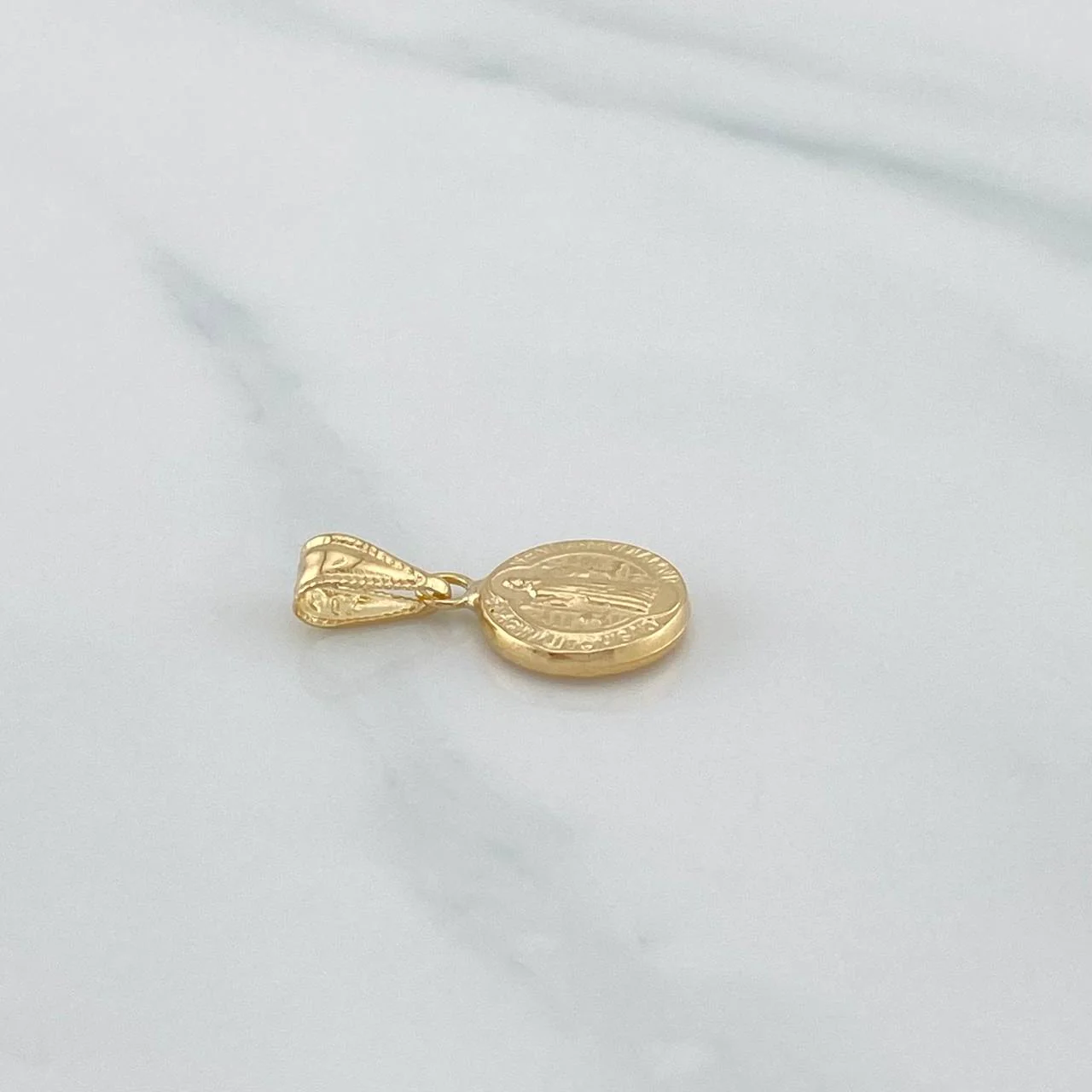 Dije San Benito 0.65 g / 2 cm Oro Amarillo 18K - Image 3