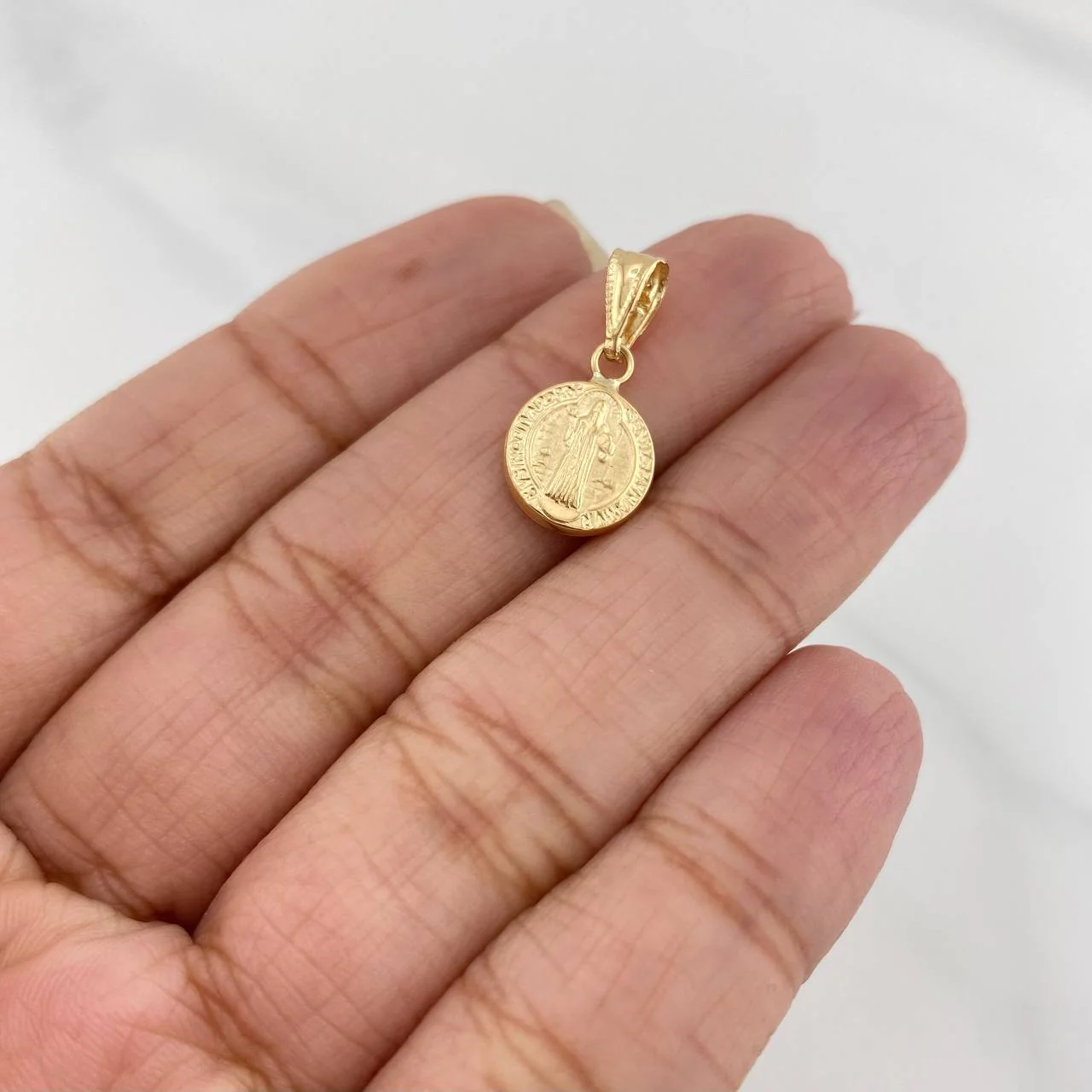 Dije San Benito 0.65 g / 2 cm Oro Amarillo 18K - Image 4