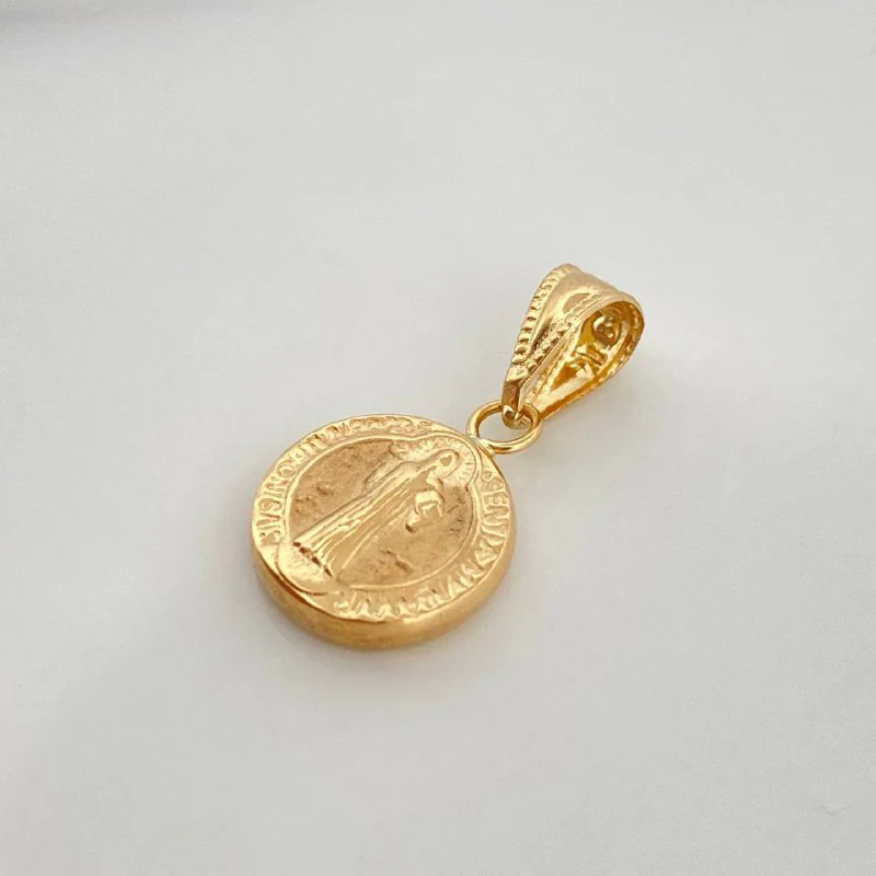 Dije San Benito 0.65gr / 2cm / Oro Amarillo 18K - Image 3