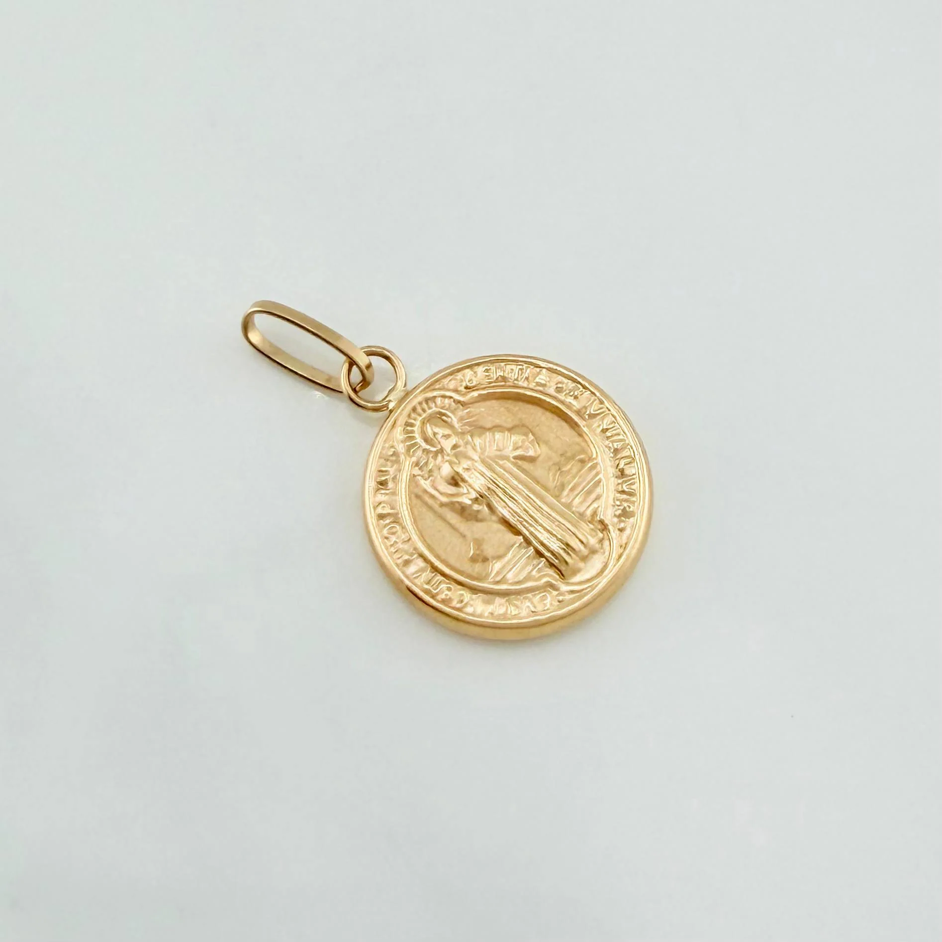 Dije San Benito 0.85 g / 2.1 cm Oro Amarillo 18K - Image 2