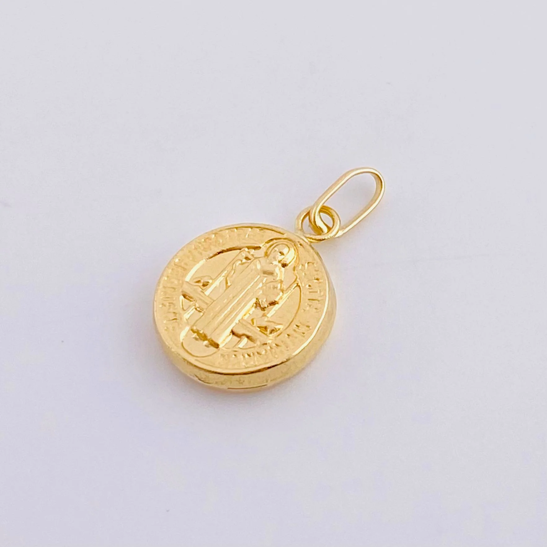 Dije San Benito 0.85g / 2cm Oro Amarillo 18K - Image 3