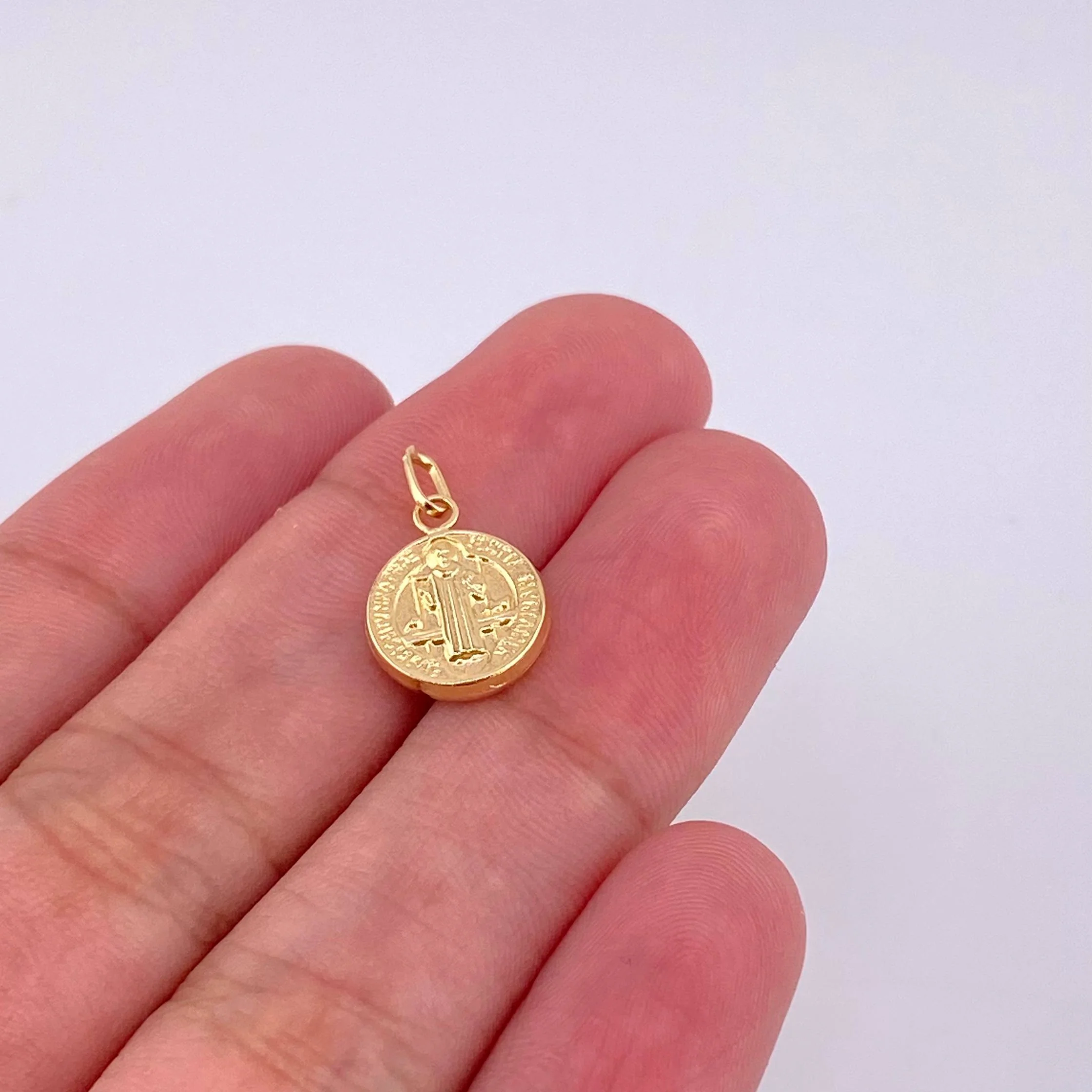 Dije San Benito 0.85g / 2cm Oro Amarillo 18K - Image 4