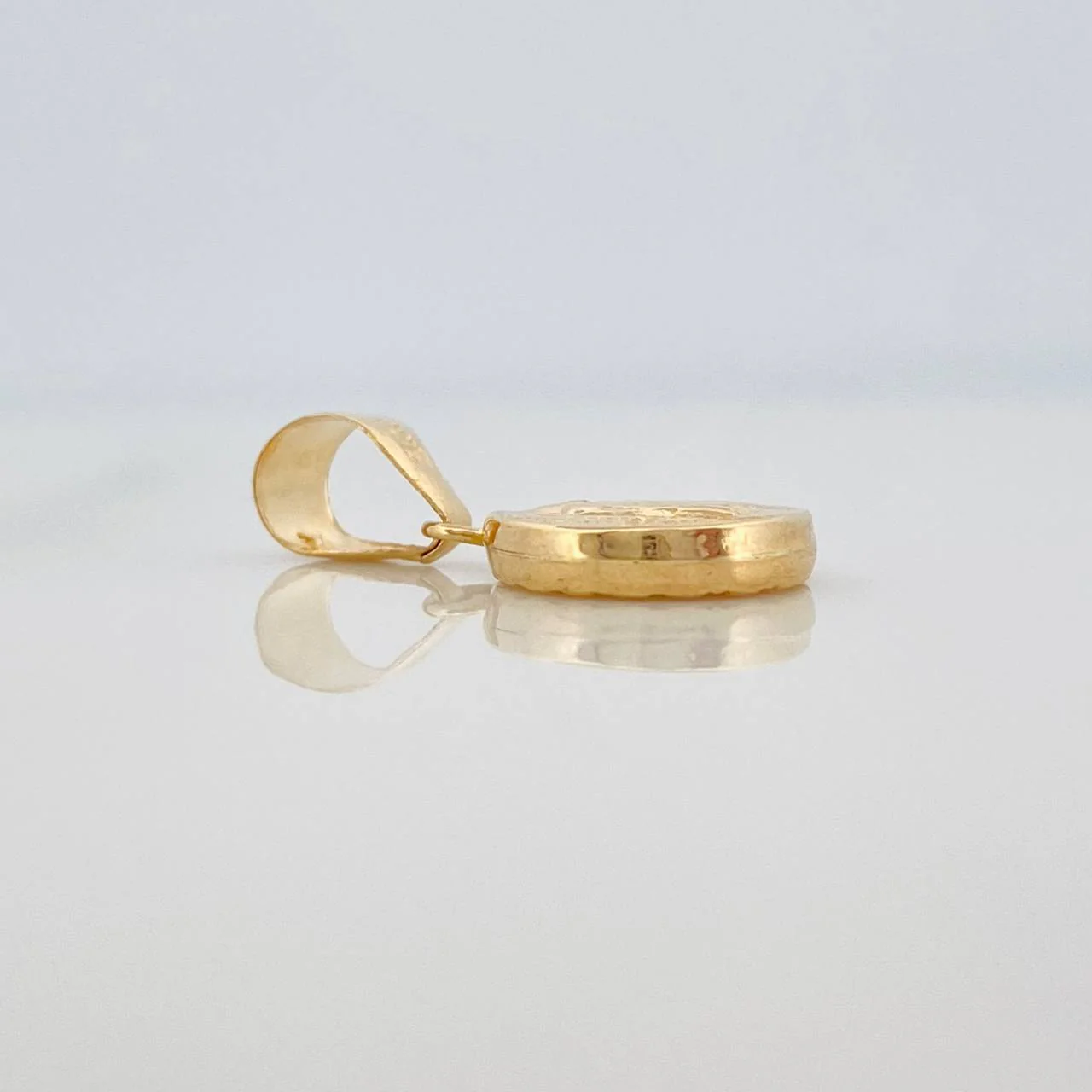 Dije San Benito 0.8gr / 2cm / Oro Amarillo 18K % - Image 2