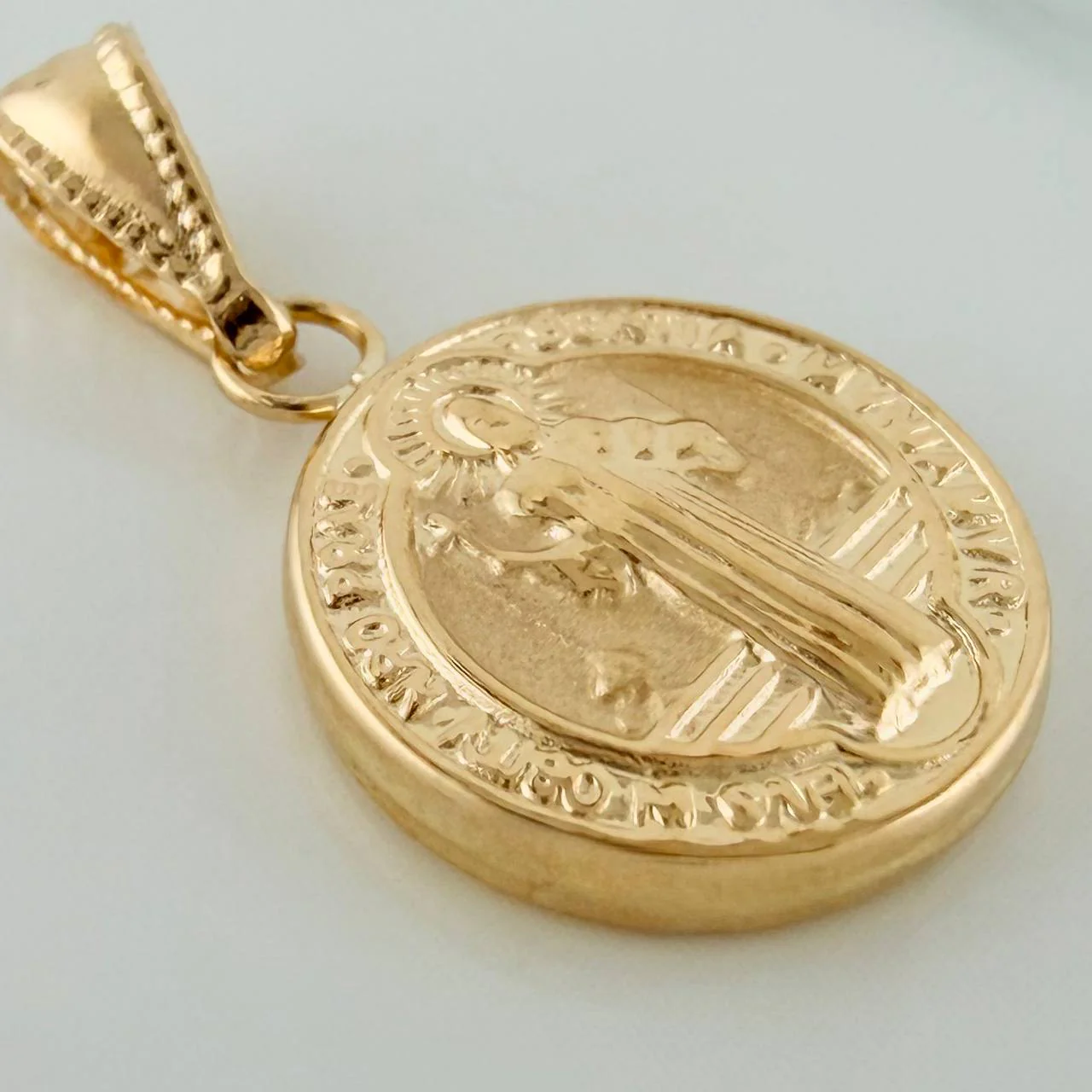 Dije San Benito 0.9gr / 2cm / Oro Amarillo 18K % - Image 3