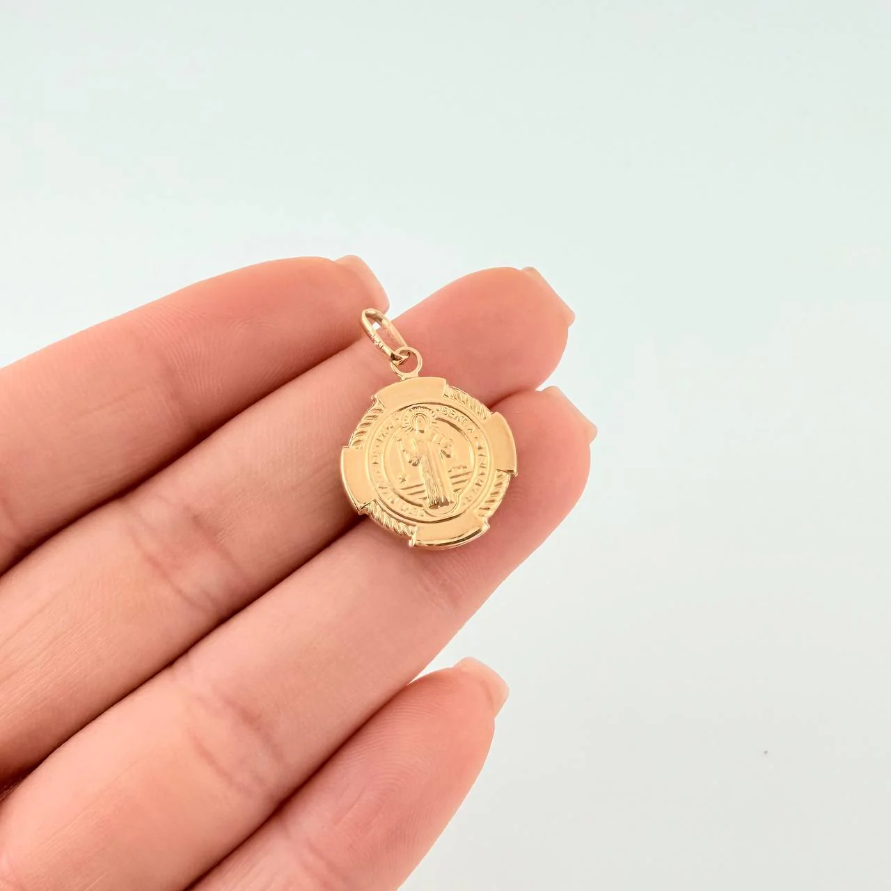 Dije San Benito 1.3 g / 2.7 cm Oro Amarillo 18K - Image 5