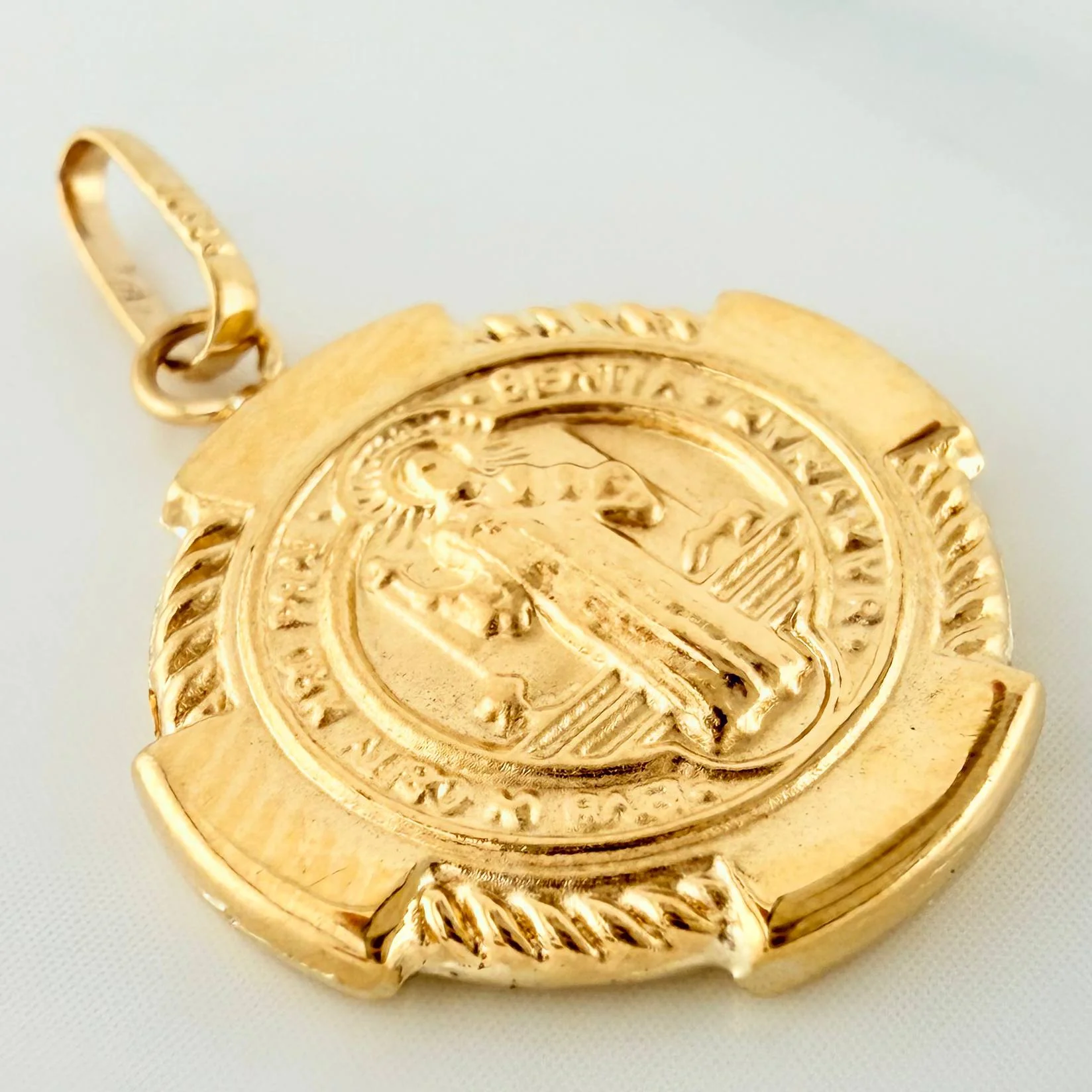 Dije San Benito 1.35 g / 2.5 cm Oro Amarillo 18K - Image 3