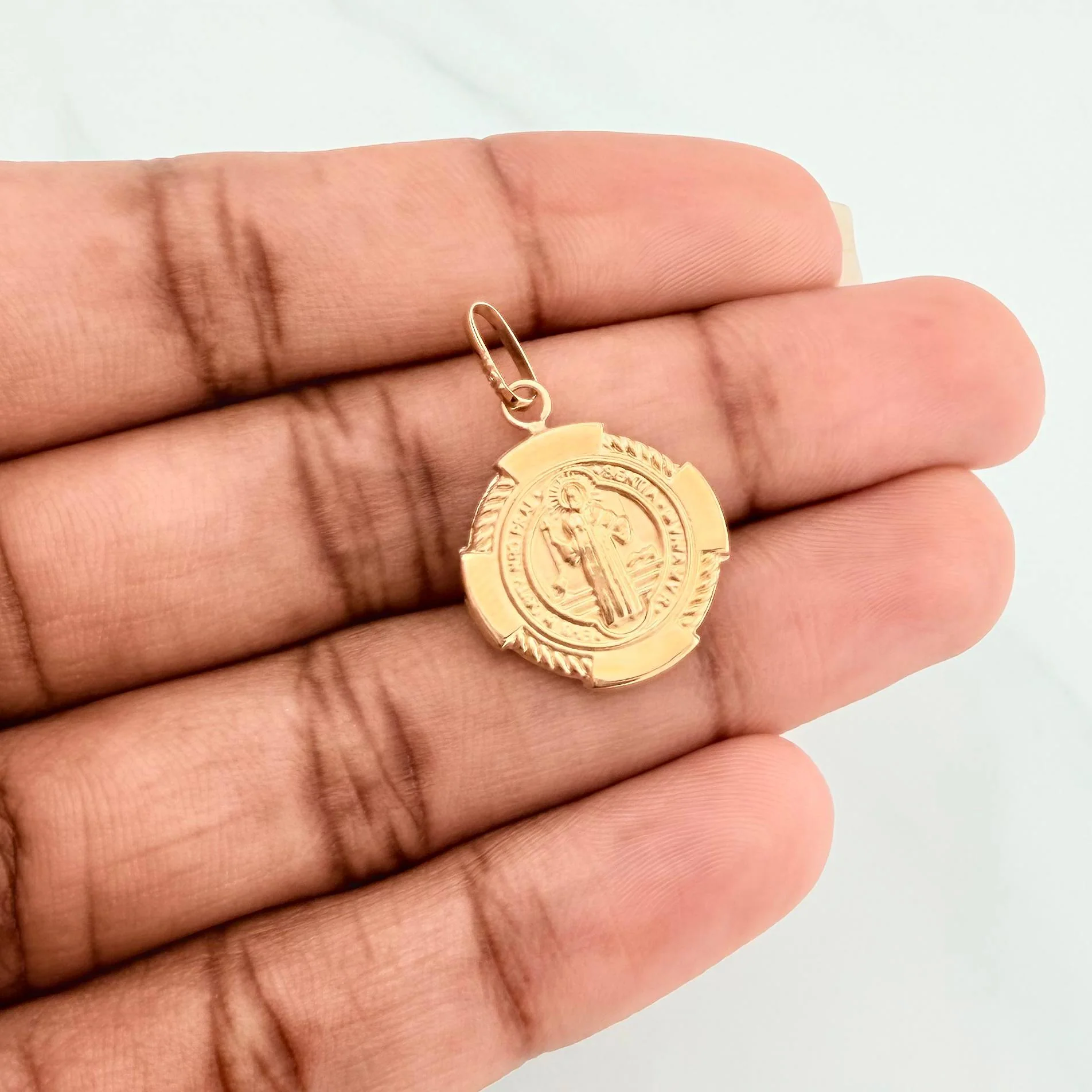 Dije San Benito 1.35 g / 2.5 cm Oro Amarillo 18K - Image 4