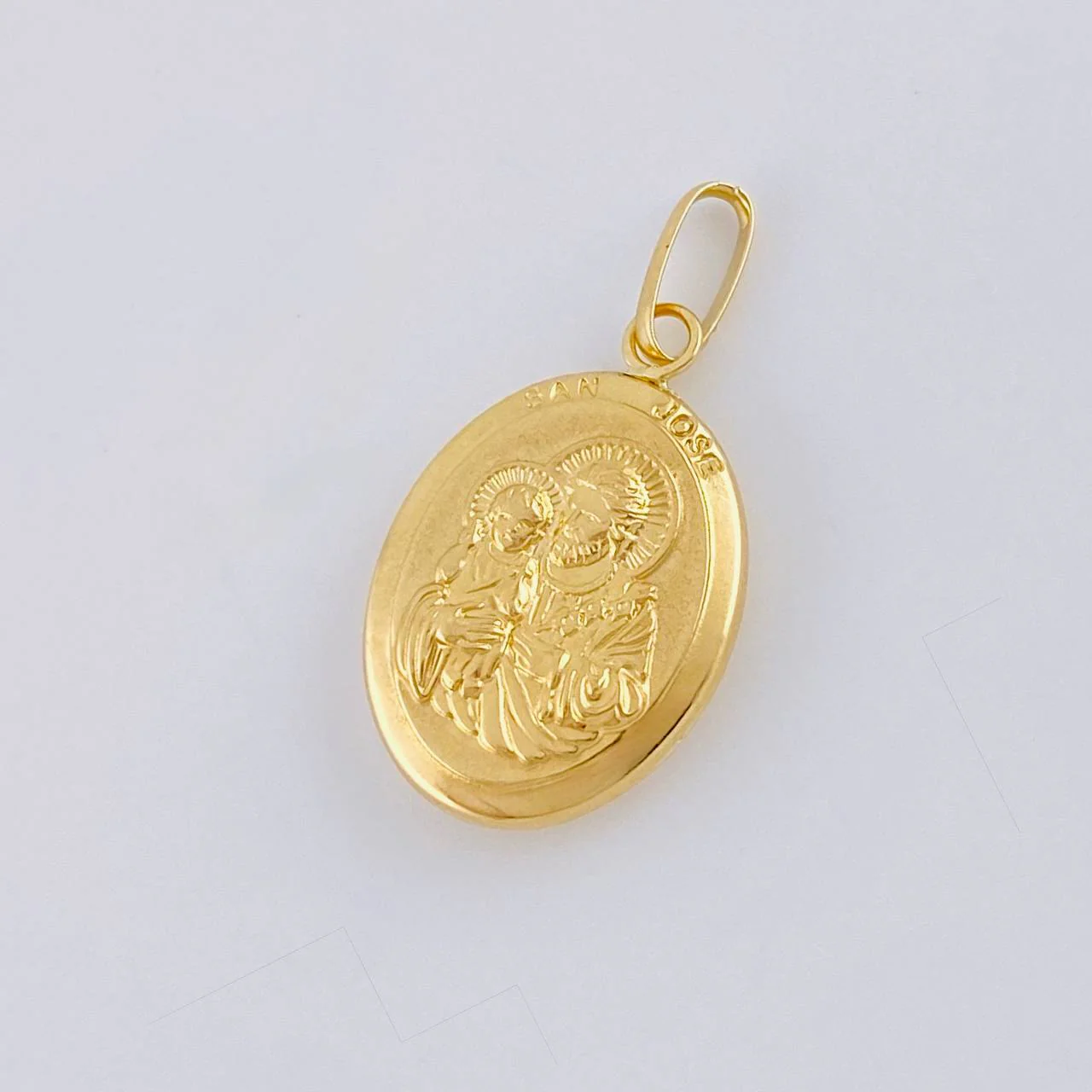 Dije San Jose Mate 1.3 g / 2.8 cm Oro Amarillo 18K - Image 3
