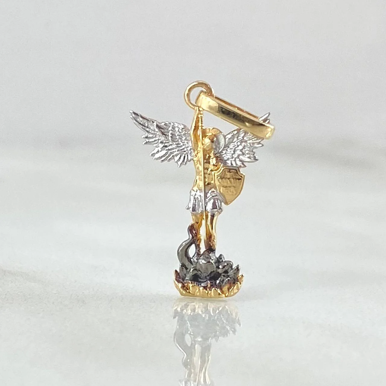 Dije San Miguel 1.05g / 2.4cm Dos Oros Amarillo Blanco 18K - Image 3