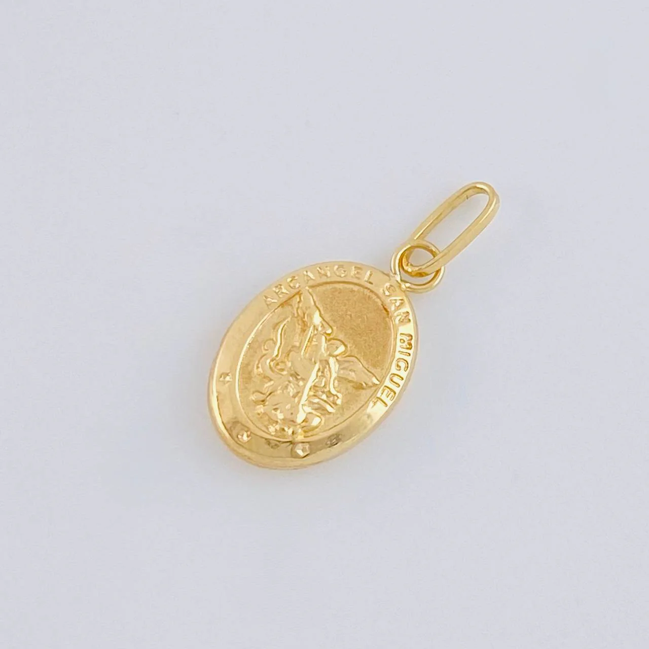 Dije San Miguel Arcangel 0.6 g / 2 cm Oro Amarillo 18K - Image 3