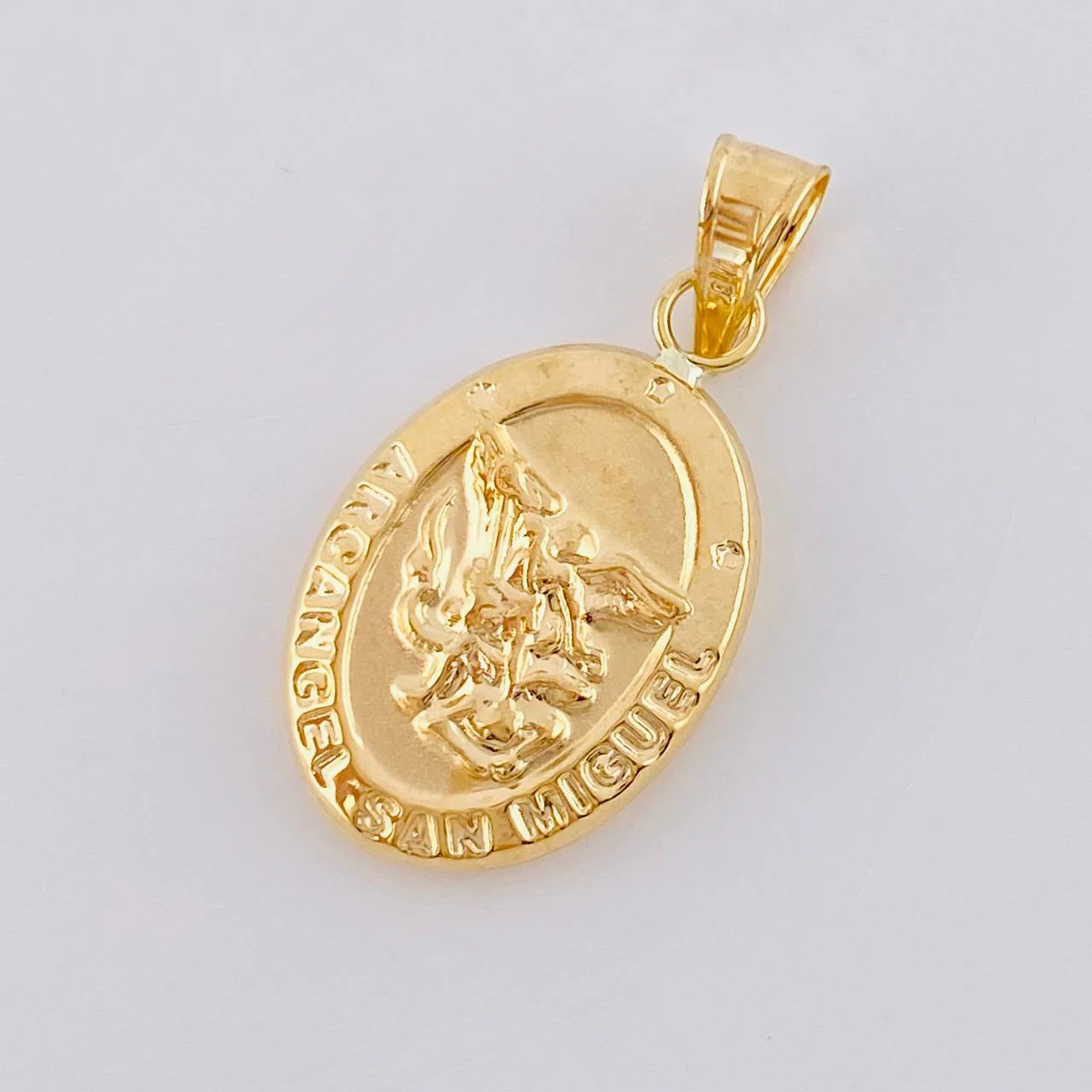 Dije San Miguel Arcangel 1.2 g / 2.6 cm Oro Amarillo 18K - Image 3