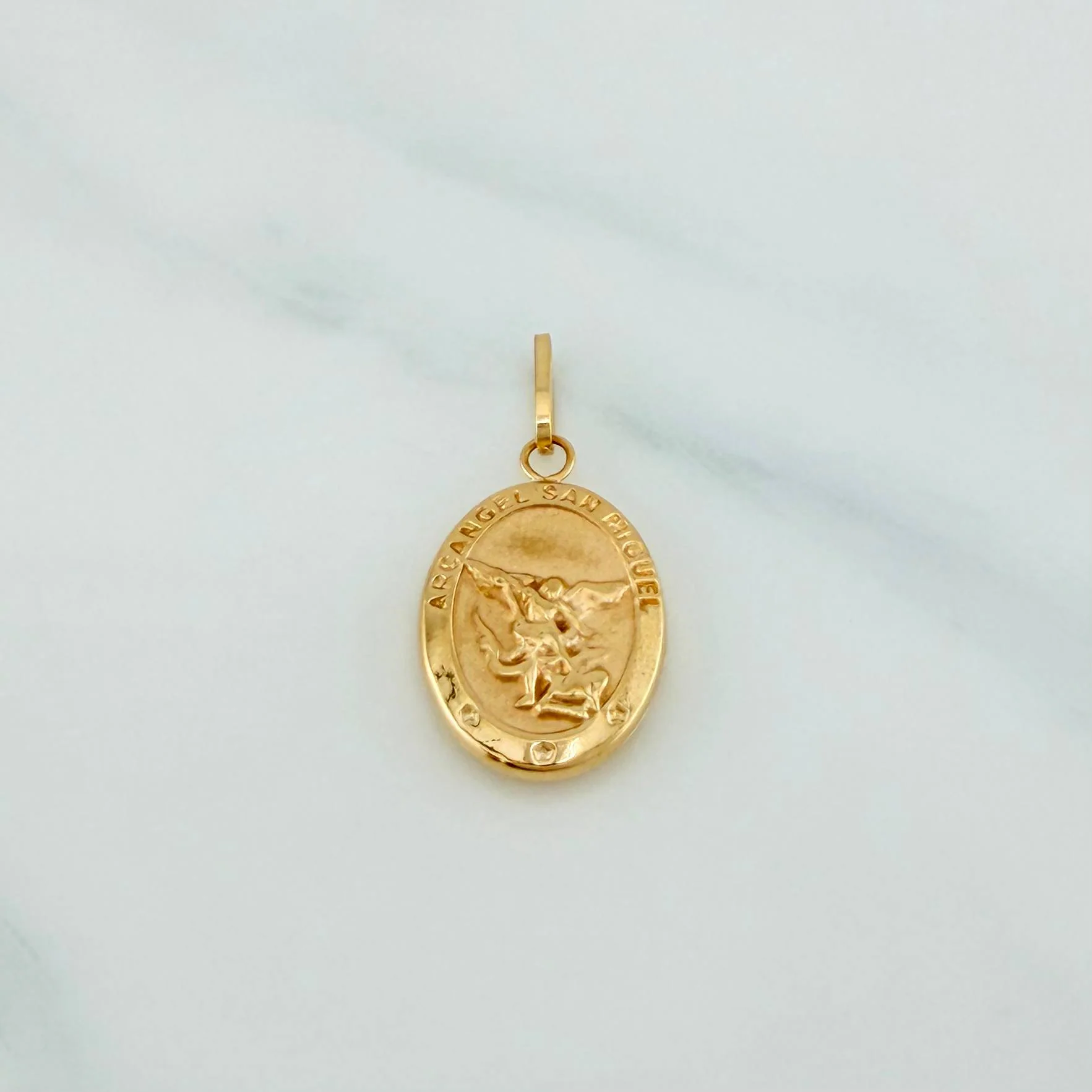 Dije San Miguel Arcangel 1 g / 2.4 cm Oro Amarillo 18K - Image 2