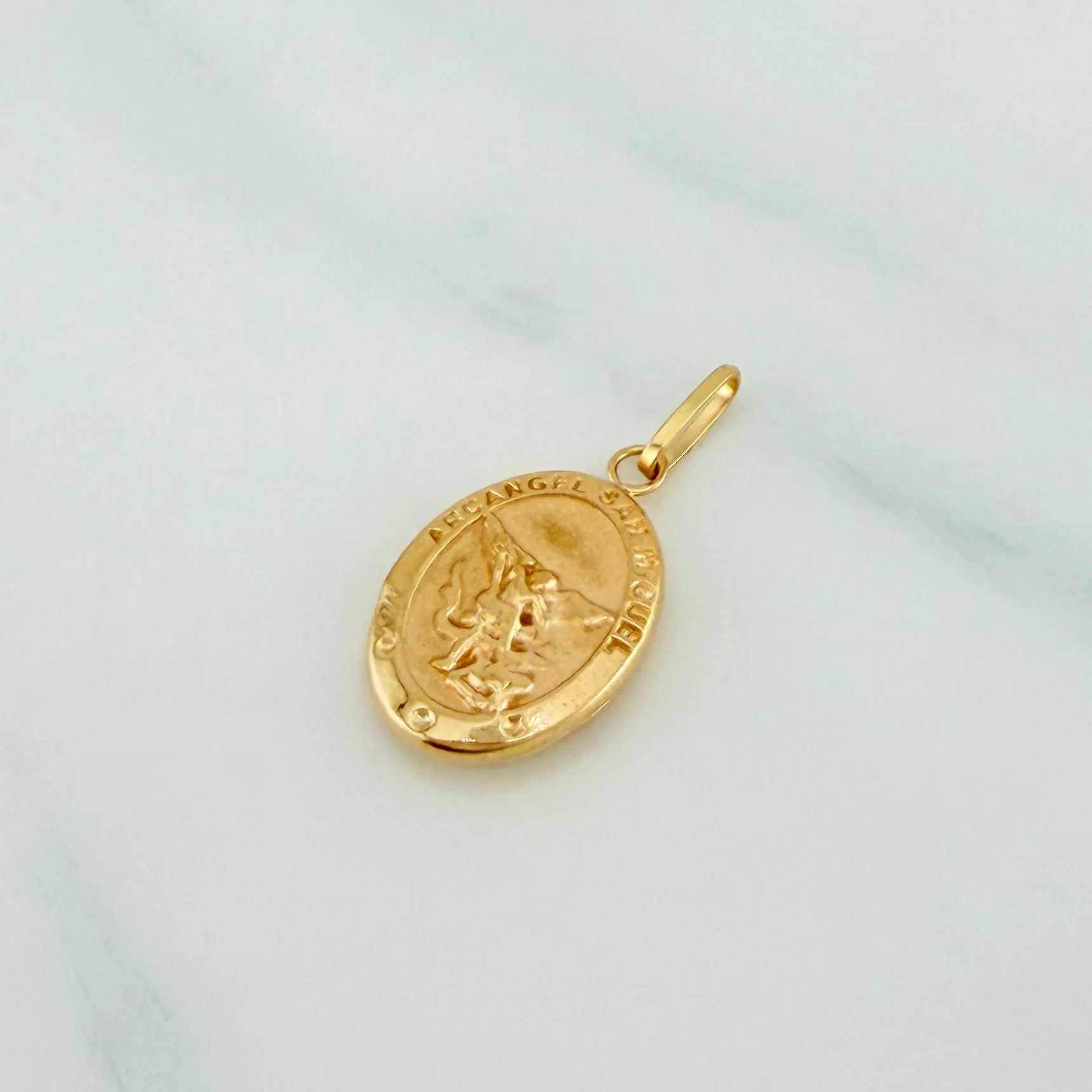 Dije San Miguel Arcangel 1 g / 2.4 cm Oro Amarillo 18K - Image 3