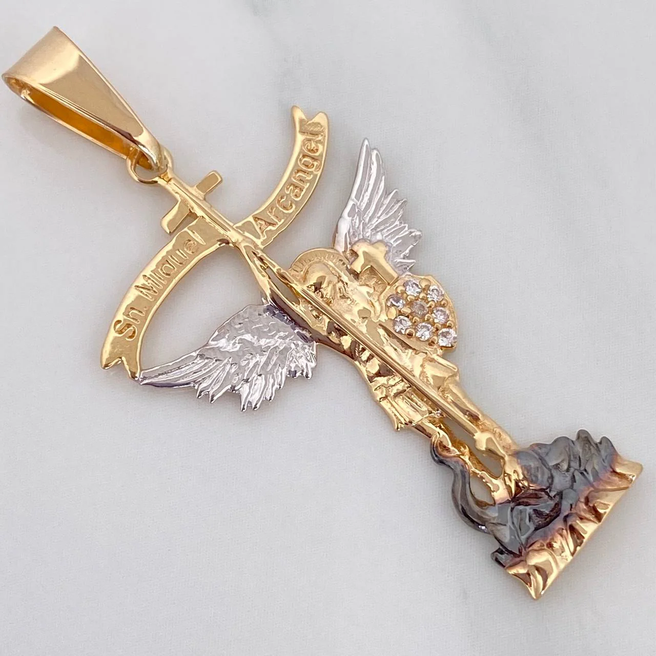 Dije San Miguel Arcangel 2.3 g / 4.1 cm Tres Oros 18K - Image 3