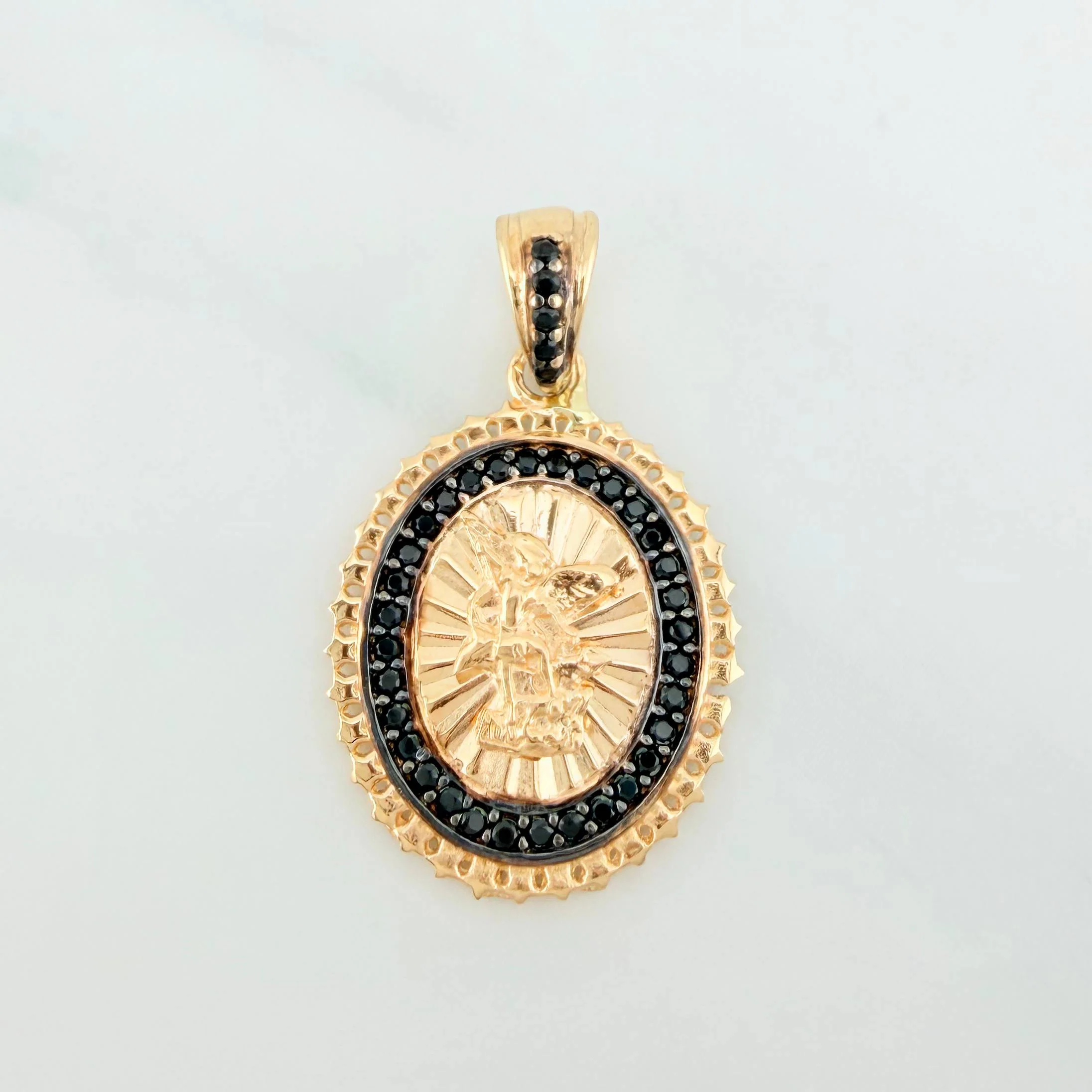 Dije San Miguel Arcangel 2.85 g / 2.5 cm Dos Oros Negro Amarillo 18K
