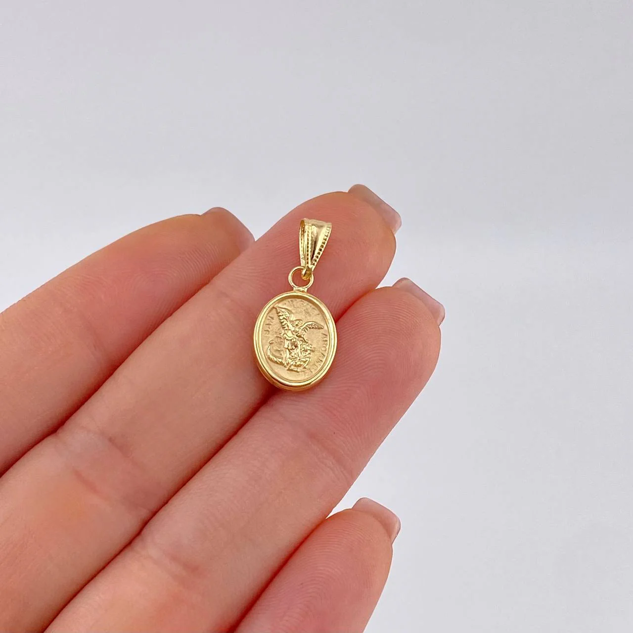 Dije San Miguel Mate 0.7 g / 2 cm Oro Amarillo 18K - Image 4