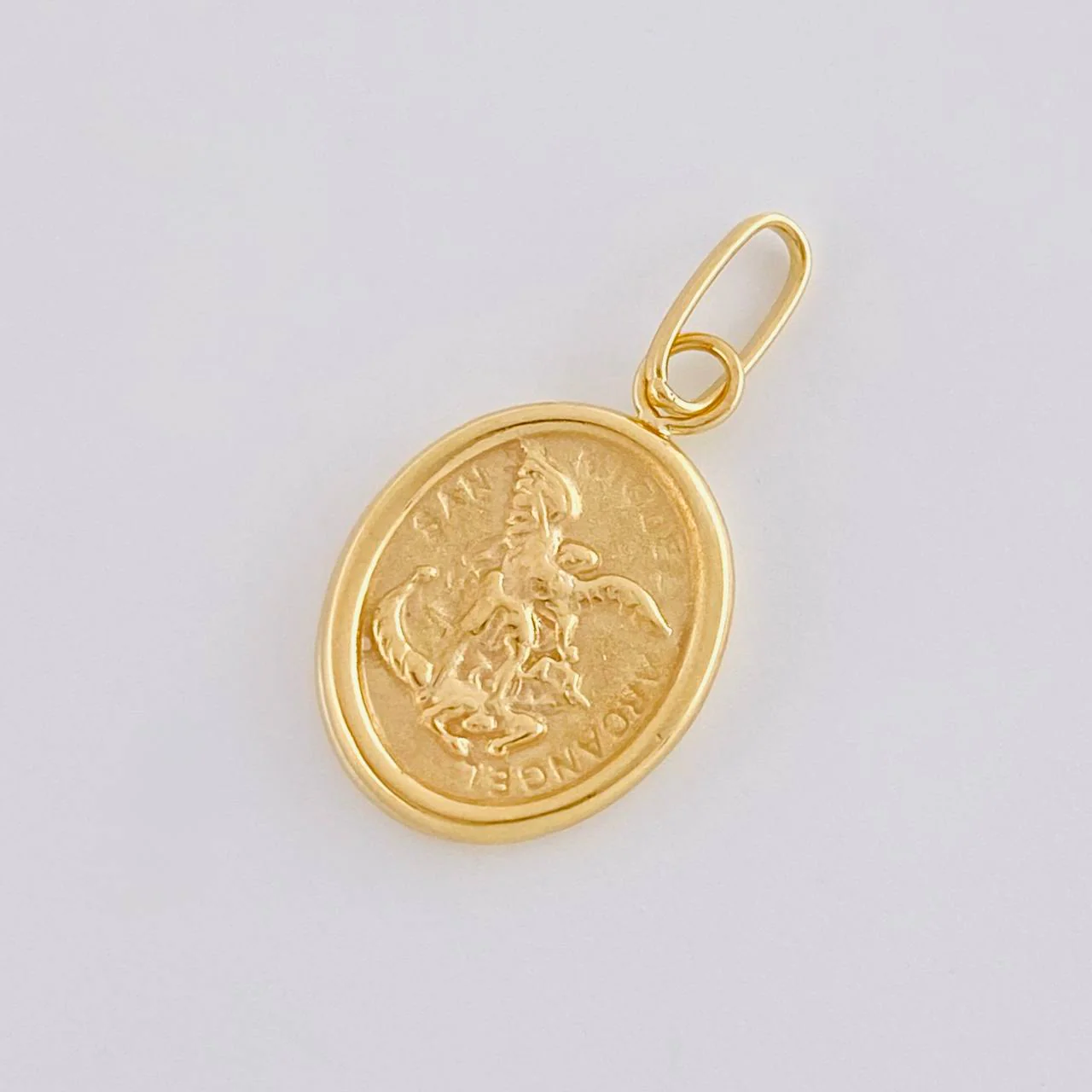 Dije San Miguel Mate 0.9 g / 2 cm Oro Amarillo 18K - Image 3