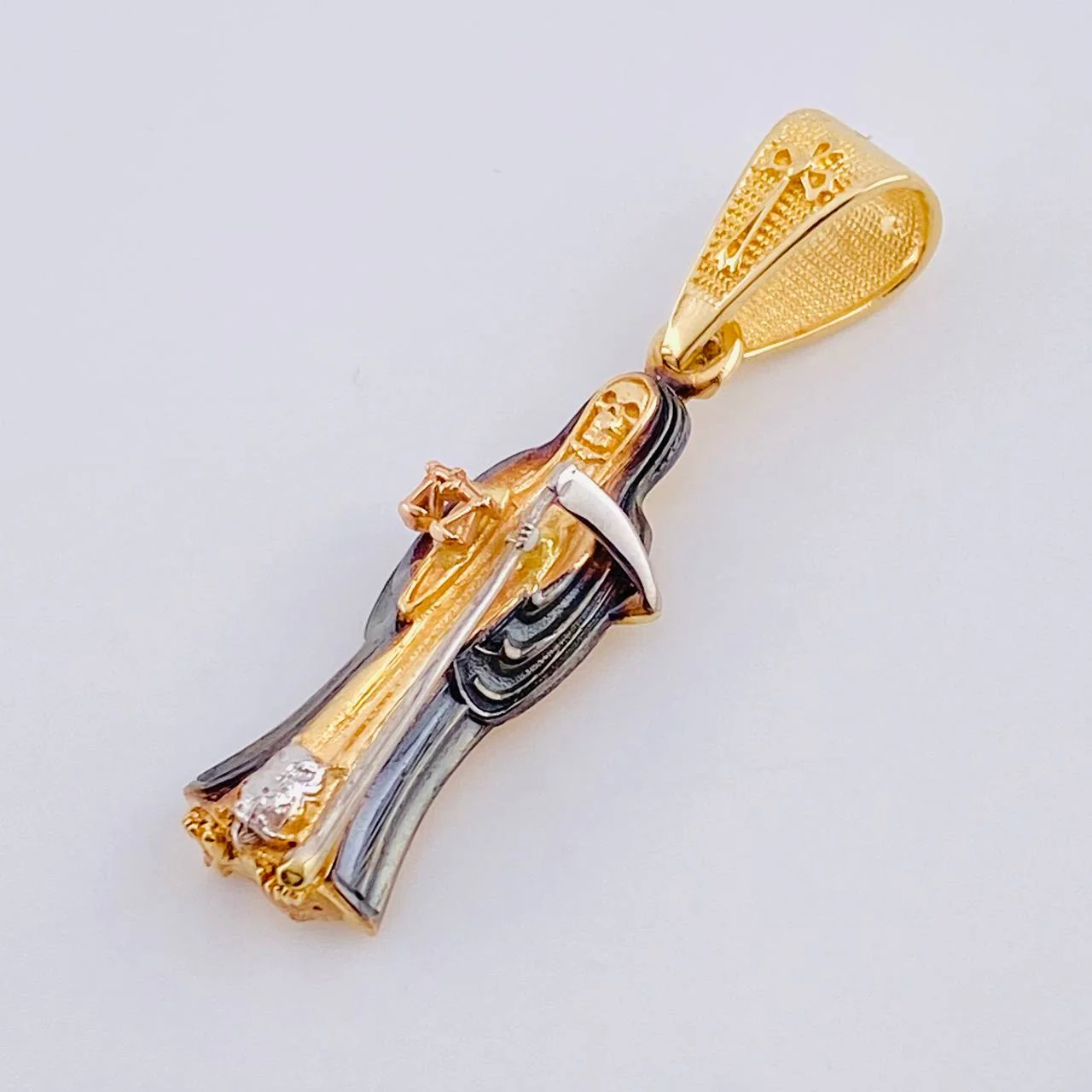 Dije Santa Muerte 2.45 g / 3 cm Tres Oros 18K - Image 2