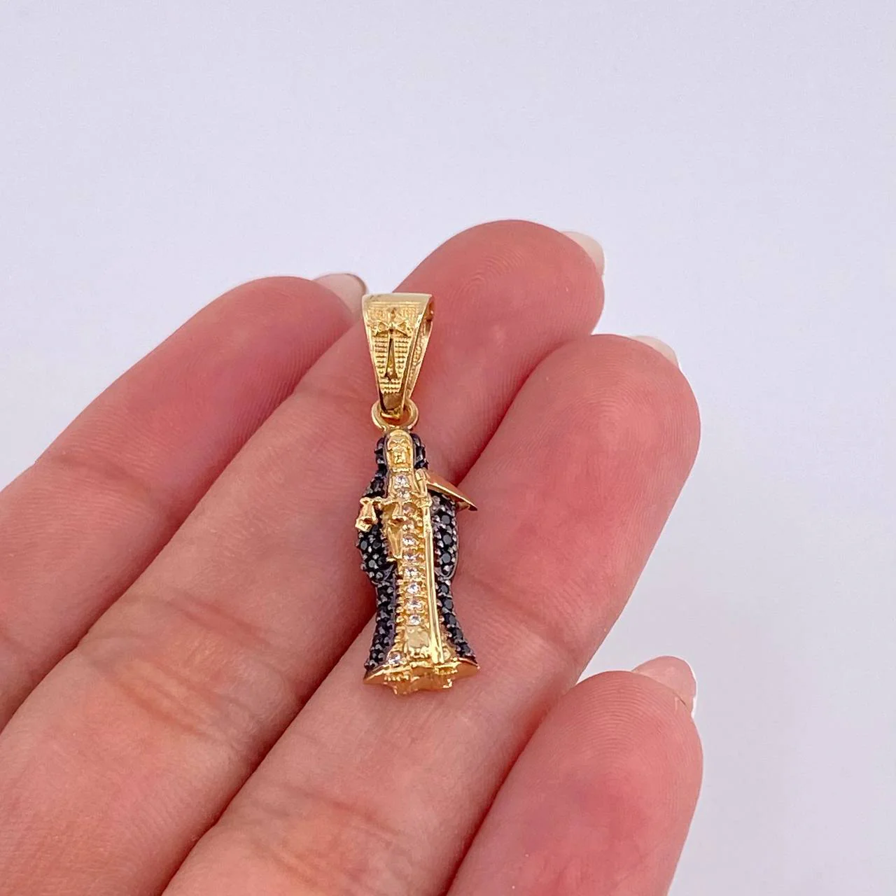 Dije Santa Muerte 2.6 g / 3 cm Oro Amarillo 18K - Image 4