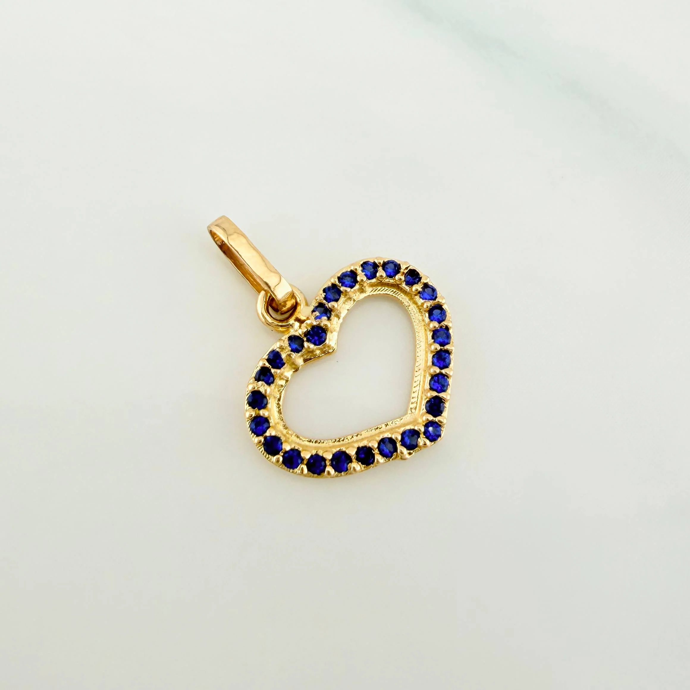 Dije Silueta Corazón 0.7 g / 1.7 cm Oro Amarillo 18K - Image 2