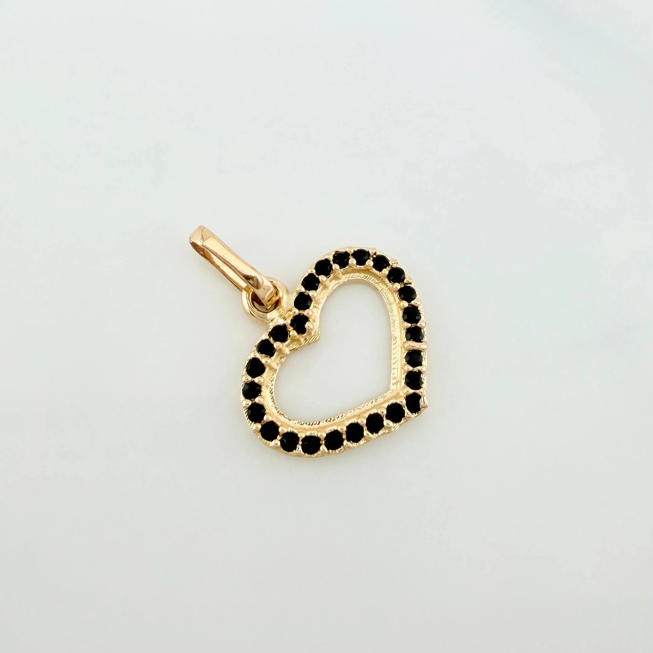 Dije Silueta Corazón 0.8 g / 1.7 cm Oro Amarillo 18K - Image 2