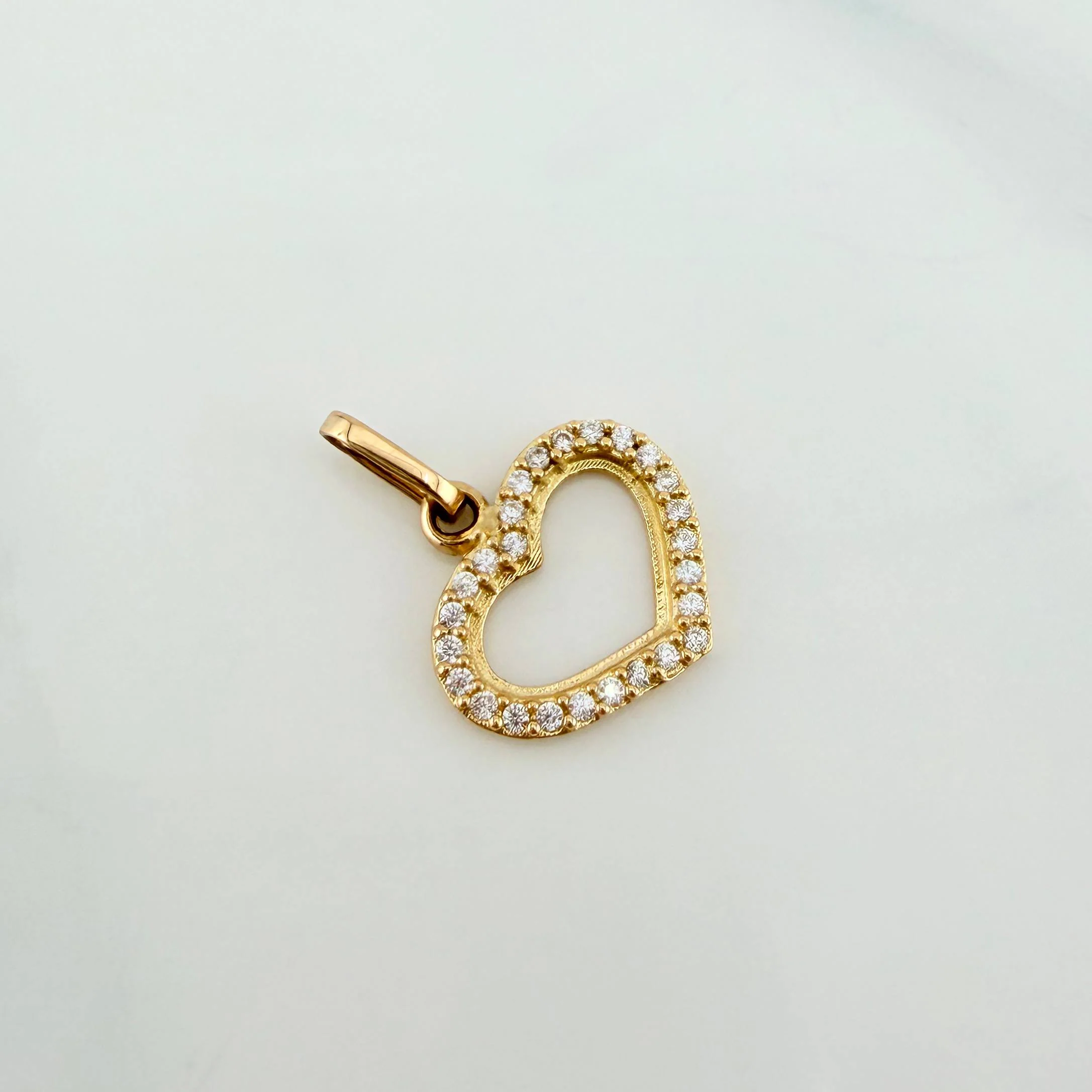 Dije Silueta Corazón 0.85 g / 1.7 cm Oro Amarillo 18K - Image 2
